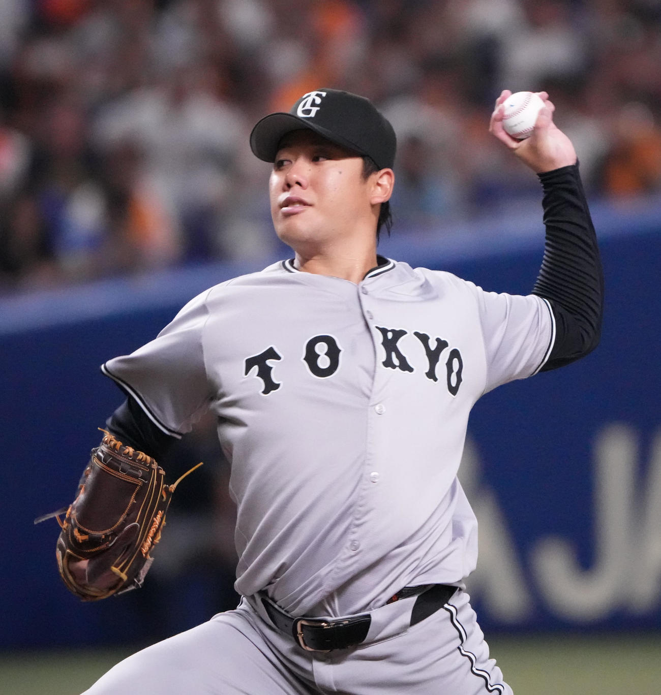 中日対巨人　1回裏、登板する巨人先発の又木（撮影・森本幸一）
