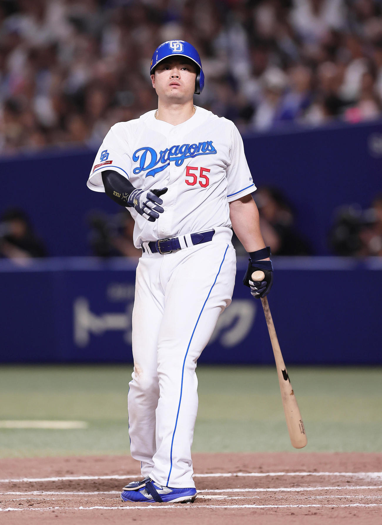 中日対巨人　7回裏中日無死、細川は空振り三振に倒れる（撮影・足立雅史）