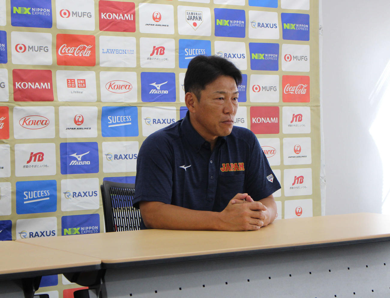 「第6回　WBSC U－15　ワールドカップ」に出場する侍ジャパンU－15日本代表を率いる井端監督（撮影・久保賢吾）
