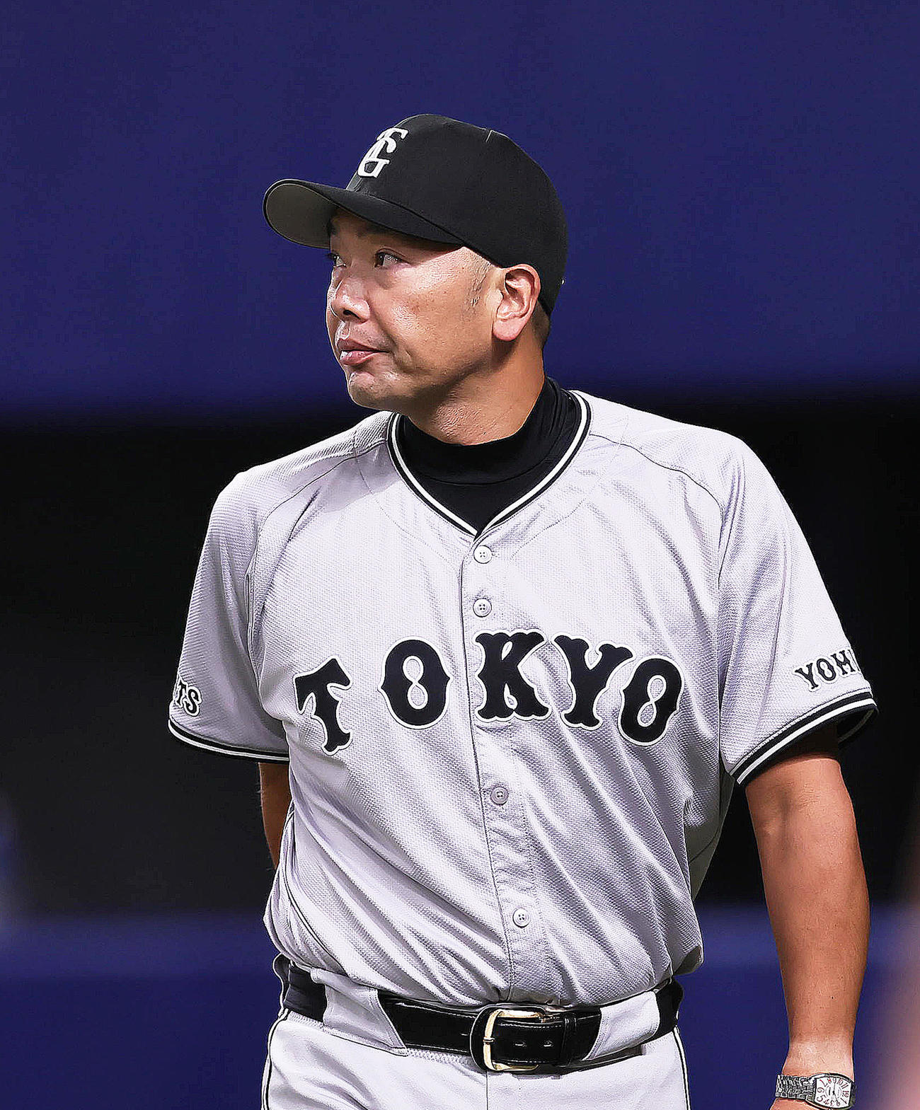 中日対巨人　選手交代を告げる巨人阿部監督（撮影・足立雅史）
