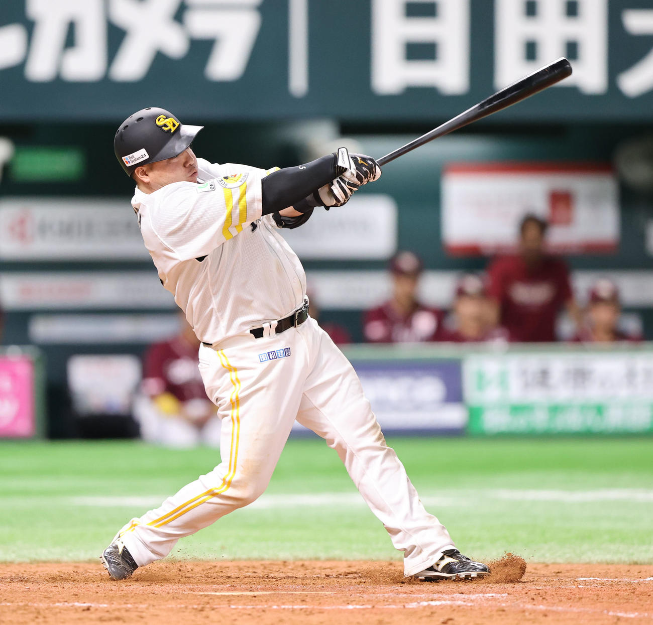 ソフトバンク対楽天　5回裏ソフトバンク2死一、二塁、山川は中越えに3点本塁打を放つ（撮影・梅根麻紀）
