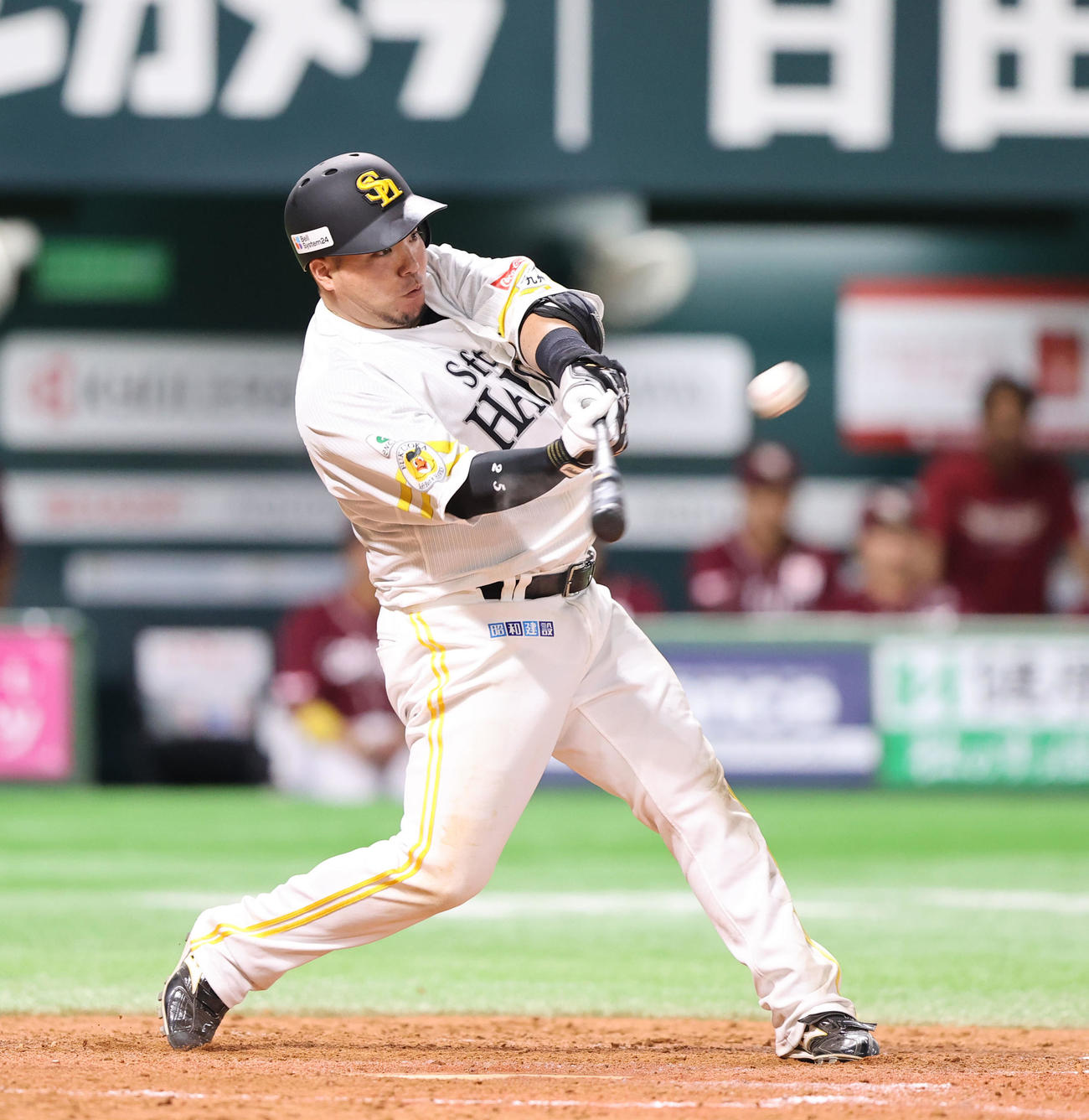 ソフトバンク対楽天　5回裏ソフトバンク2死一、二塁、山川は中越えに3点本塁打を放つ（撮影・梅根麻紀）