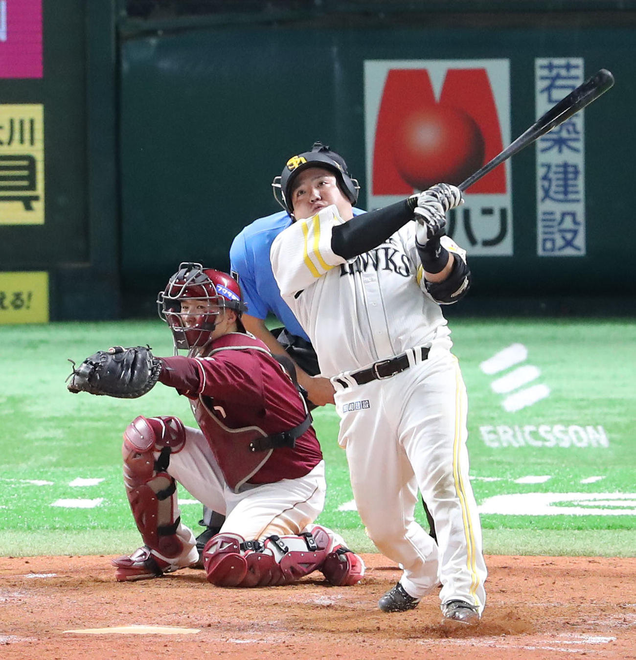ソフトバンク対楽天　5回裏ソフトバンク2死一、二塁、山川は中越え3点本塁打を放つ（撮影・鬼束羽瑠菜）