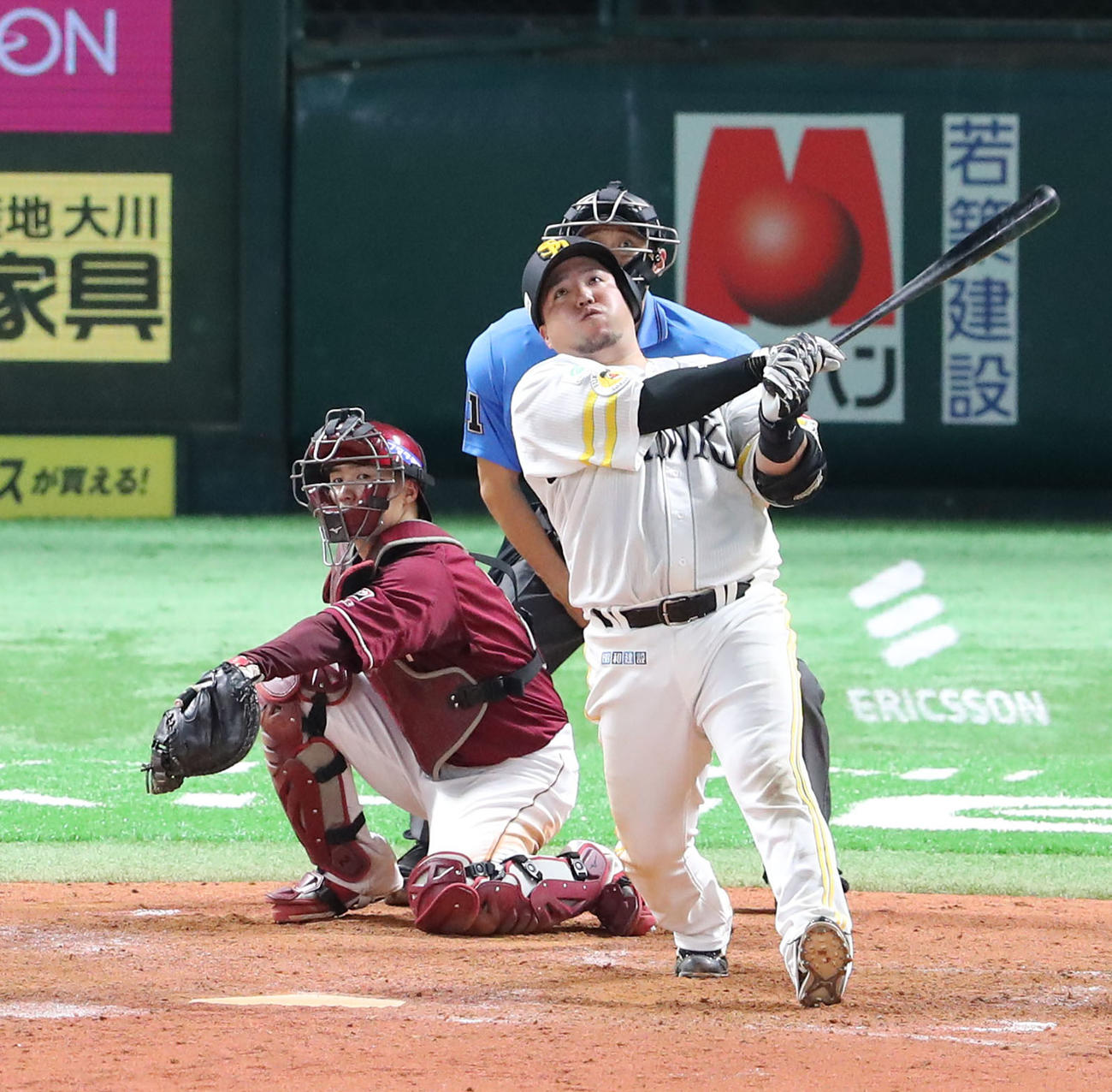 ソフトバンク対楽天　5回裏ソフトバンク2死一、二塁、山川は中越え3点本塁打を放つ（撮影・鬼束羽瑠菜）