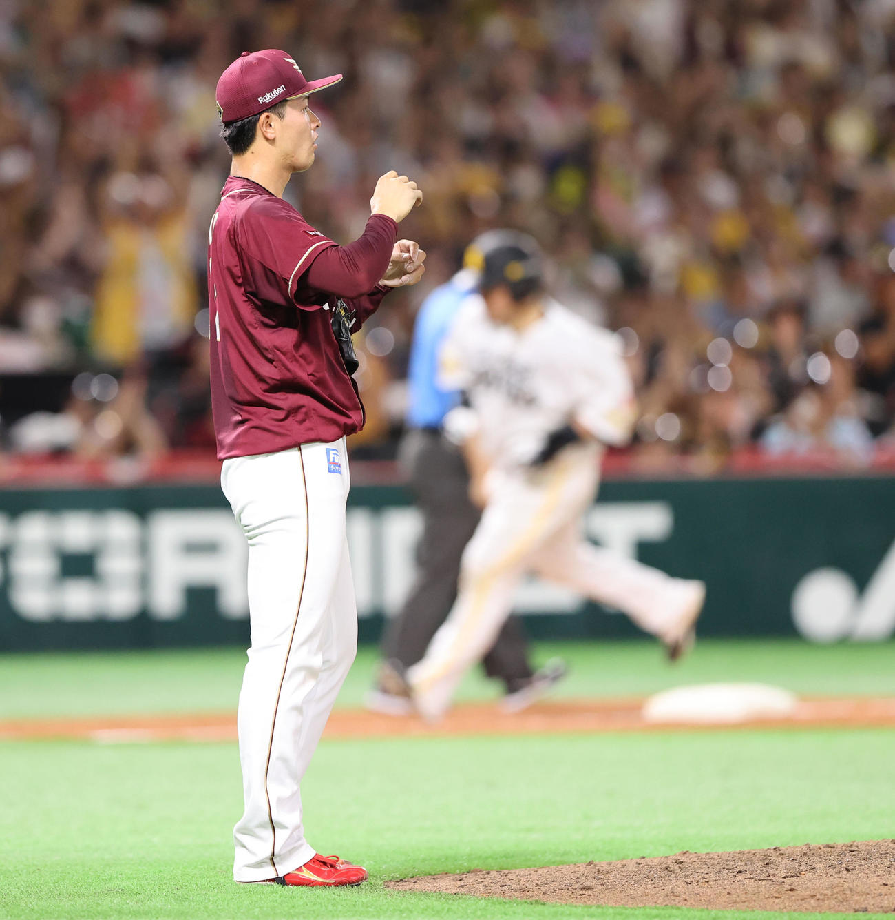 ソフトバンク対楽天　5回裏ソフトバンク2死一、二塁、山川に中越え3点本塁打を浴びた古謝（撮影・梅根麻紀）