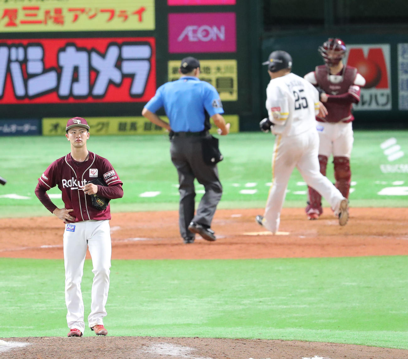 ソフトバンク対楽天　5回裏ソフトバンク2死一、二塁、山川に中越え3点本塁打を浴びた古謝（撮影・鬼束羽瑠菜）