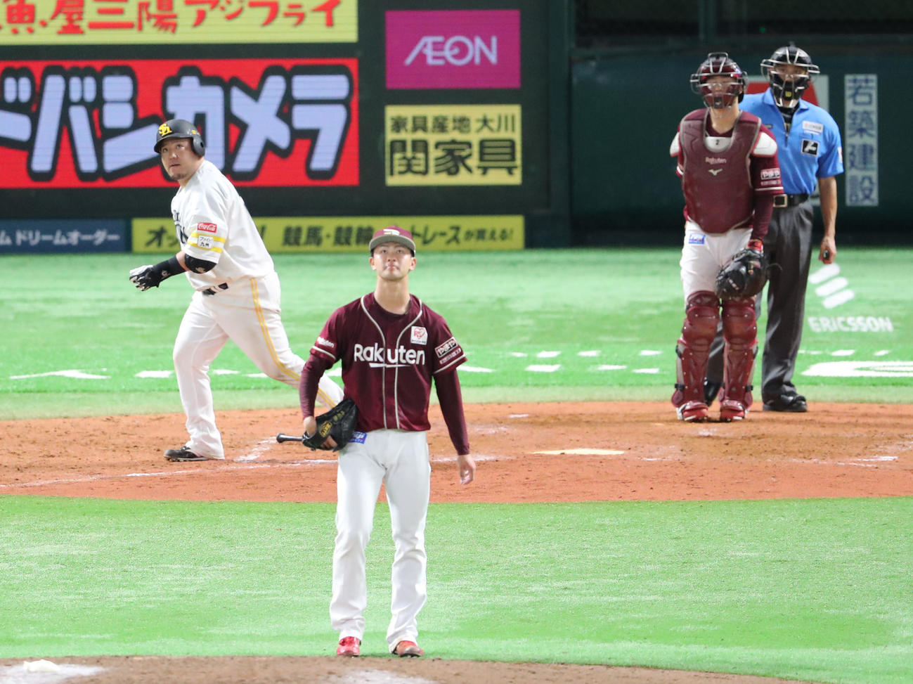 ソフトバンク対楽天　5回裏ソフトバンク2死一、二塁、山川に中越え3点本塁打を浴びた古謝（撮影・鬼束羽瑠菜）
