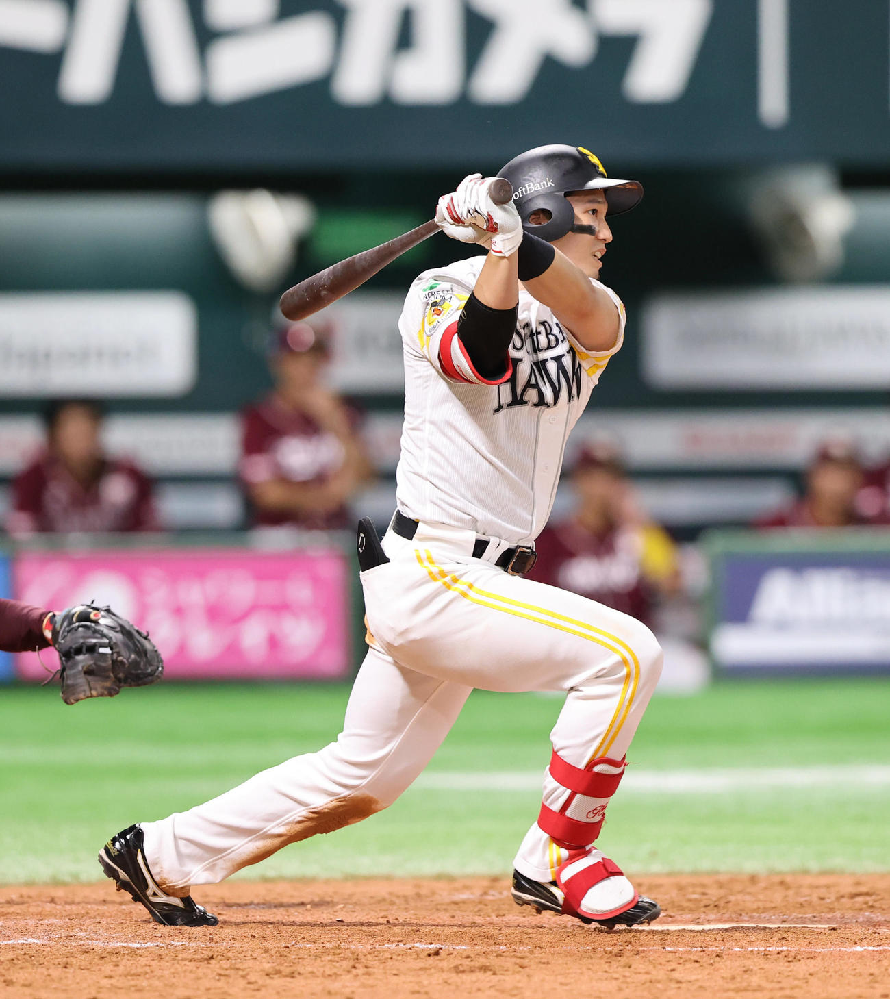 ソフトバンク対楽天　5回裏ソフトバンク2死一、三塁、栗原は右前適時打を放つ（撮影・梅根麻紀）