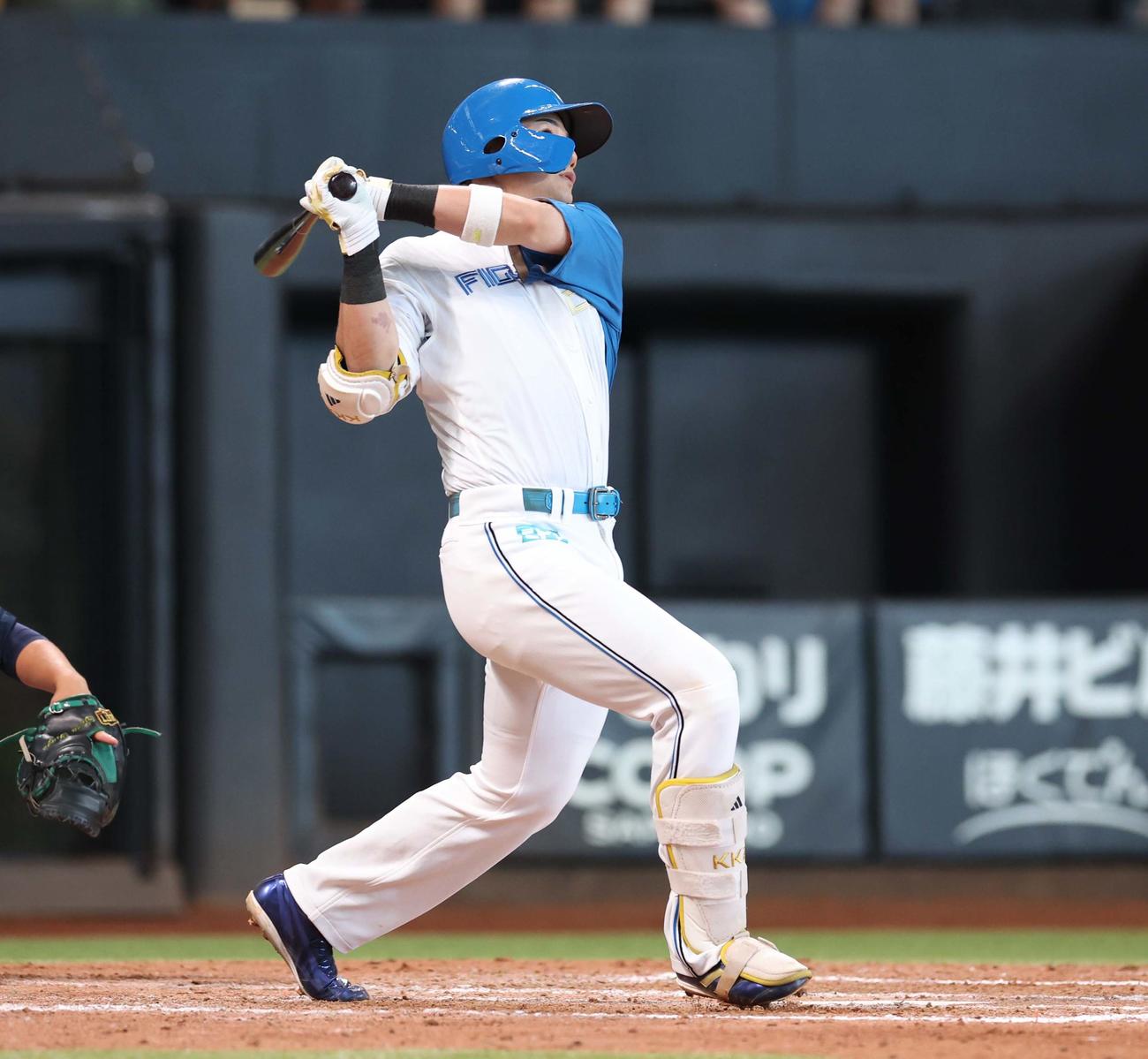 日本ハム対西武　8回裏日本ハム無死、右越え本塁打を放つ清宮（撮影・黒川智章）