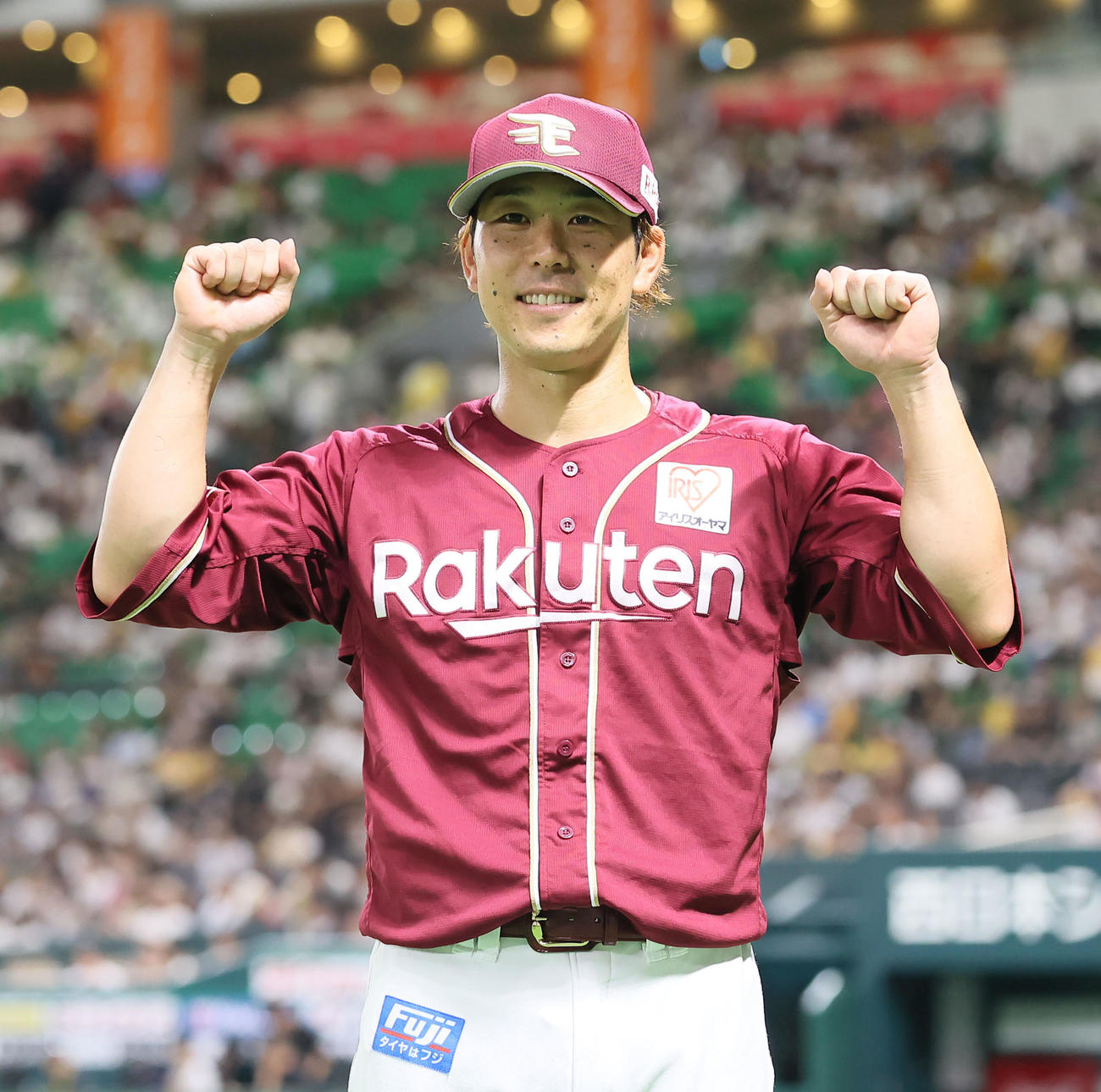 ソフトバンク対楽天　ヒーローの鈴木大は笑顔でガッツポーズ（撮影・梅根麻紀）