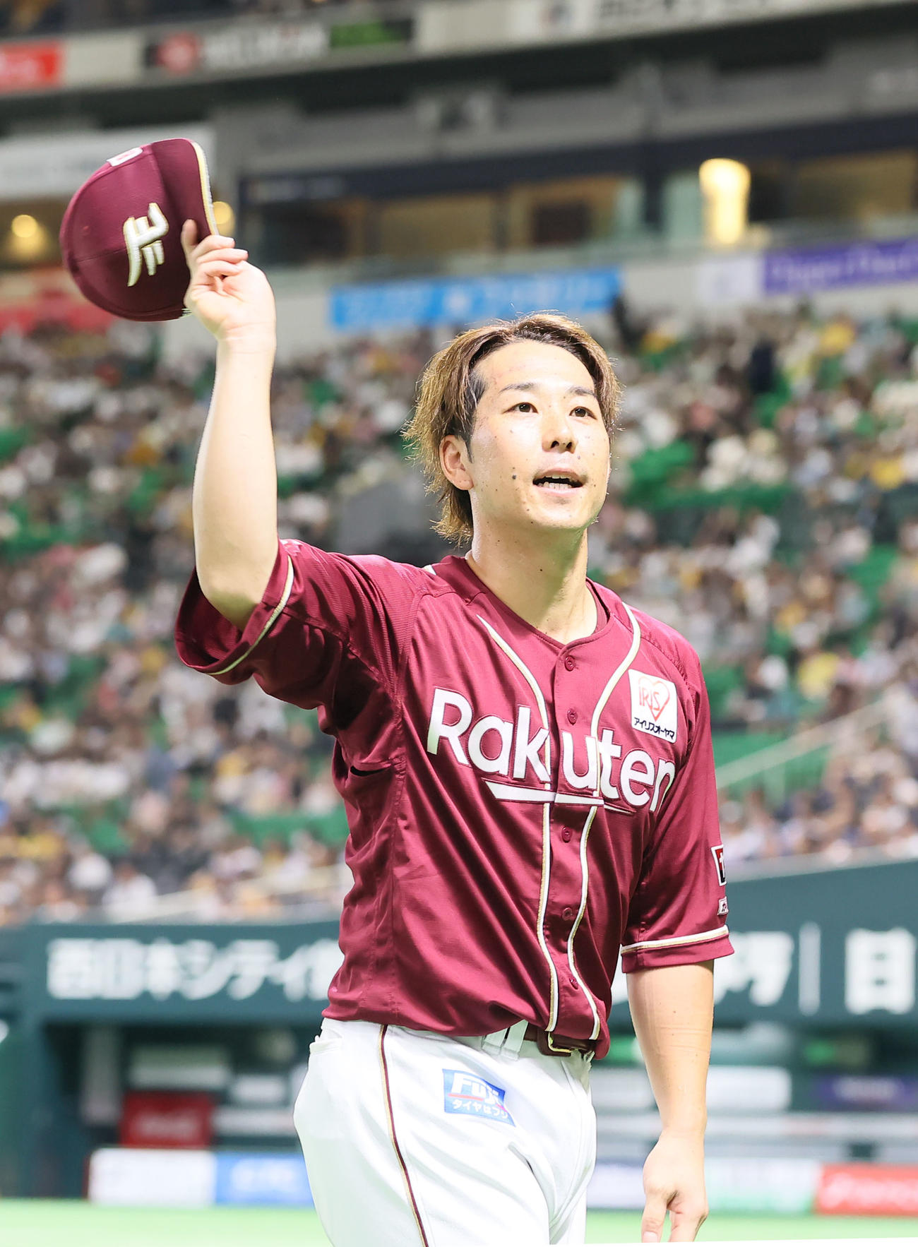 ソフトバンク対楽天　ヒーローの鈴木大は笑顔でガッツポーズ（撮影・梅根麻紀）