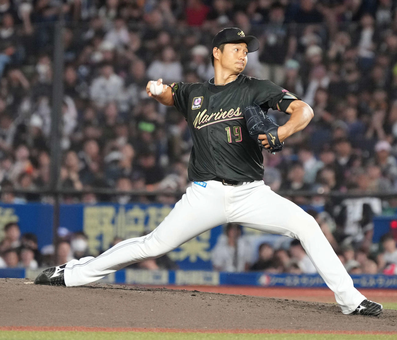 ロッテ対オリックス　ロッテ先発の唐川（撮影・小沢裕）
