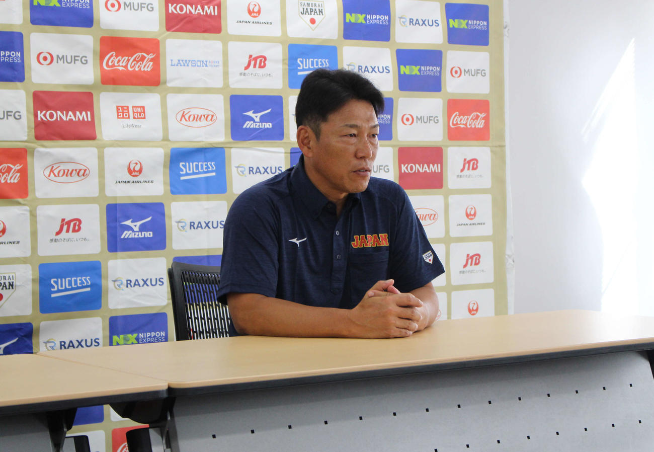 「第6回　WBSC U－15　ワールドカップ」に出場する侍ジャパンU－15日本代表を率いる井端監督（撮影・久保賢吾）
