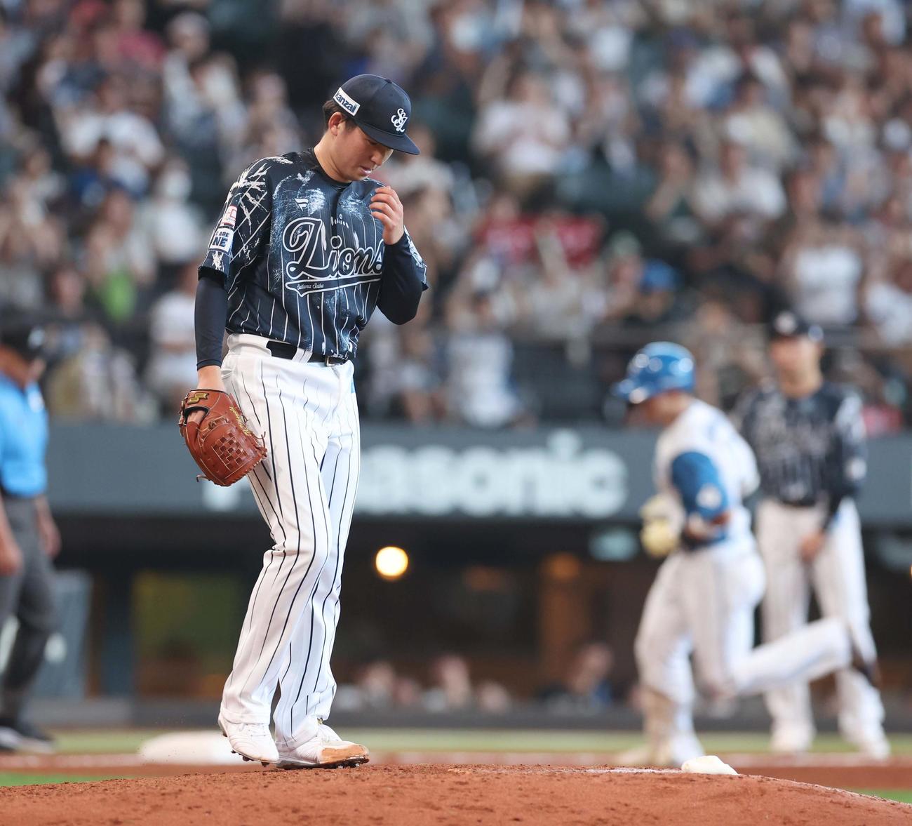 日本ハム対西武　5回裏日本ハム1死二塁、清宮に右越え2点本塁打を浴びる武内（撮影・黒川智章）