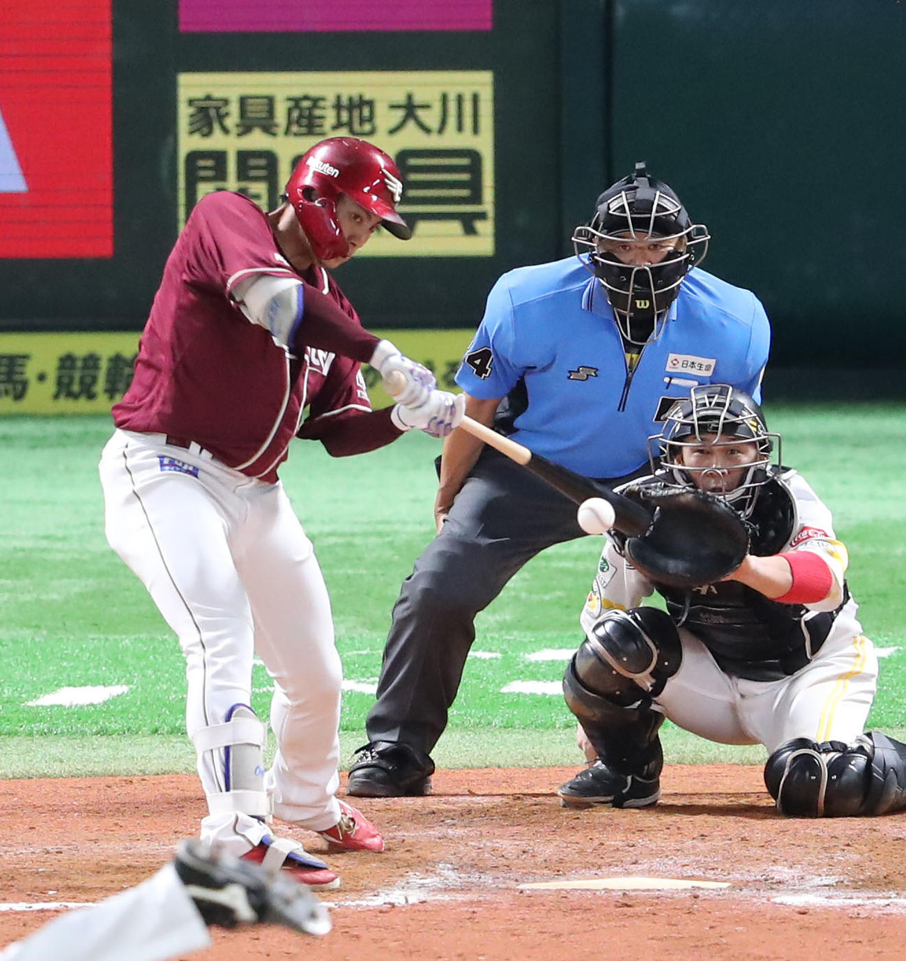 ソフトバンク対楽天　9回表楽天無死満塁、小郷は2点中前適時打を放つ（撮影・鬼束羽瑠菜）