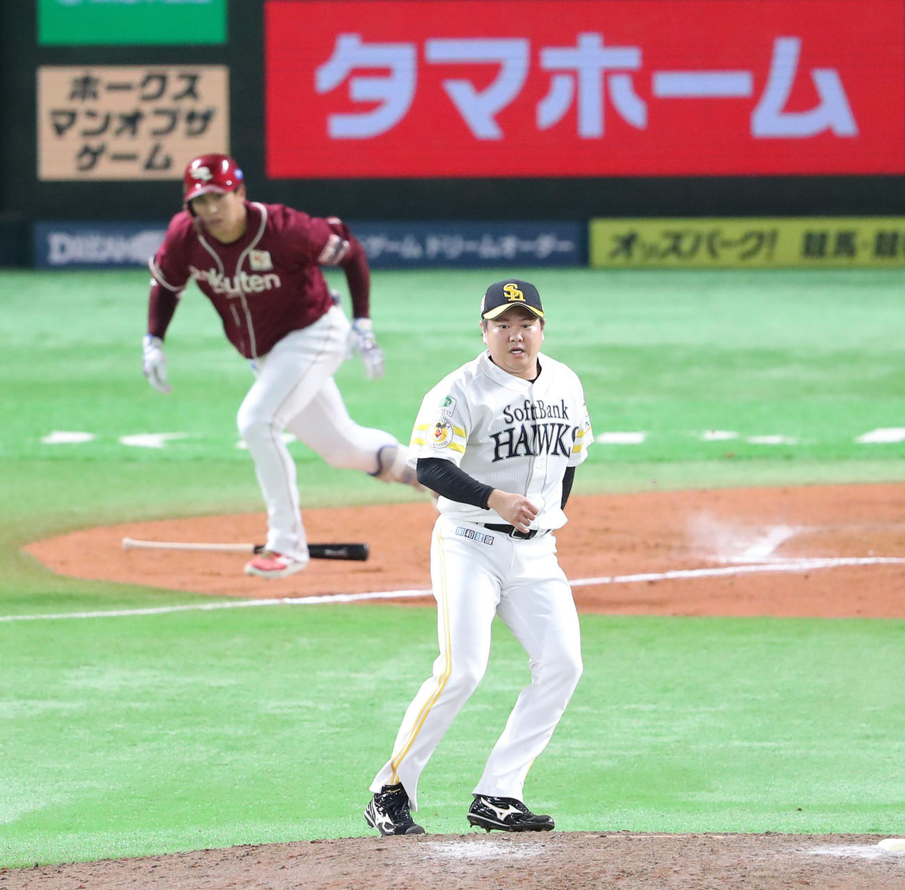ソフトバンク対楽天　9回表楽天無死満塁、小郷に2点中前適時打を浴びた津森（撮影・鬼束羽瑠菜）