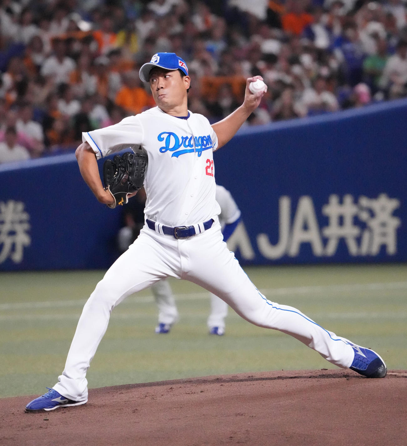 中日対巨人　1回表、登板する中日先発の大野（撮影・森本幸一）