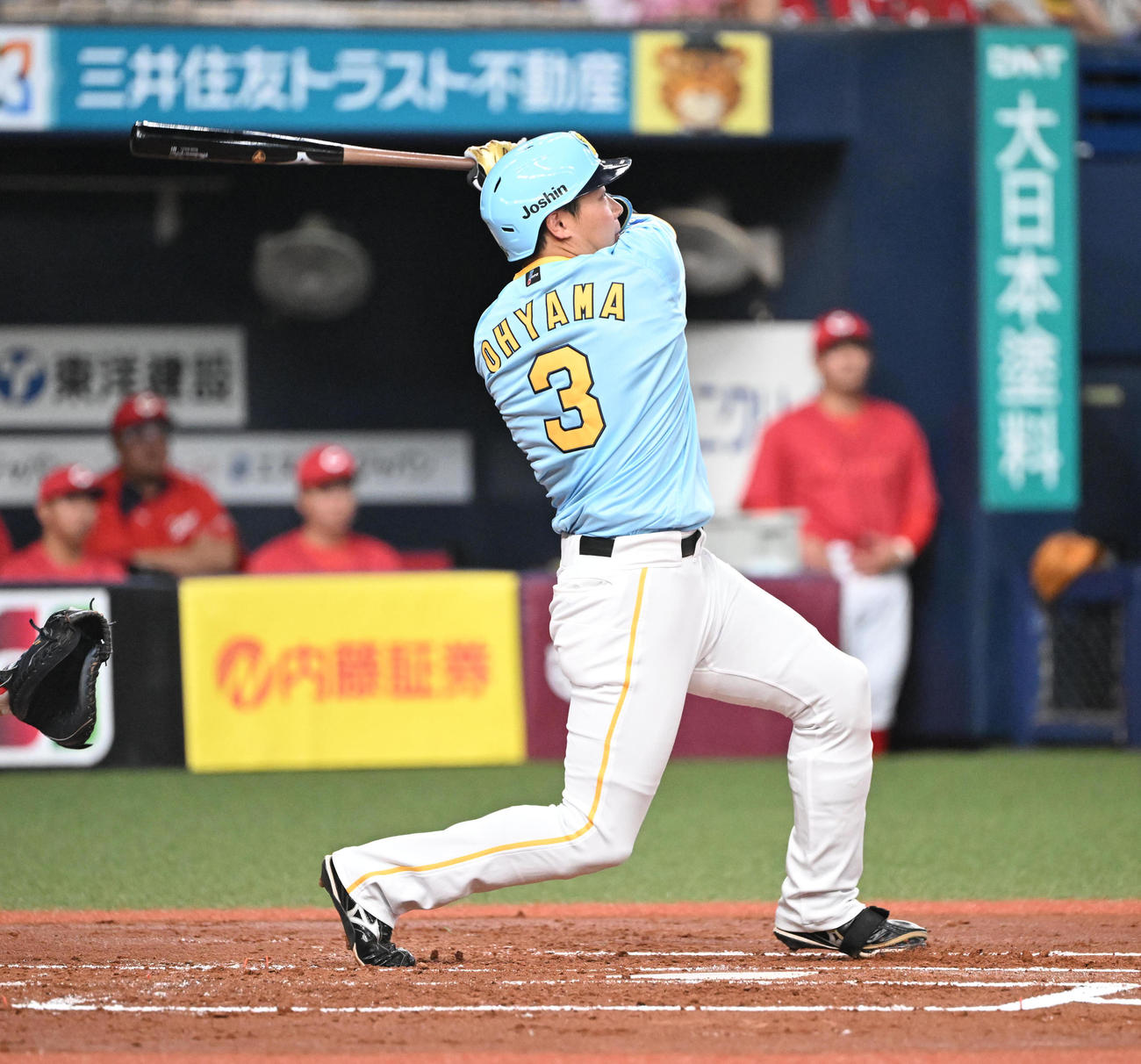 阪神対広島　1回裏阪神2死一塁、左中間に適時二塁打を放つ大山（撮影・和賀正仁）