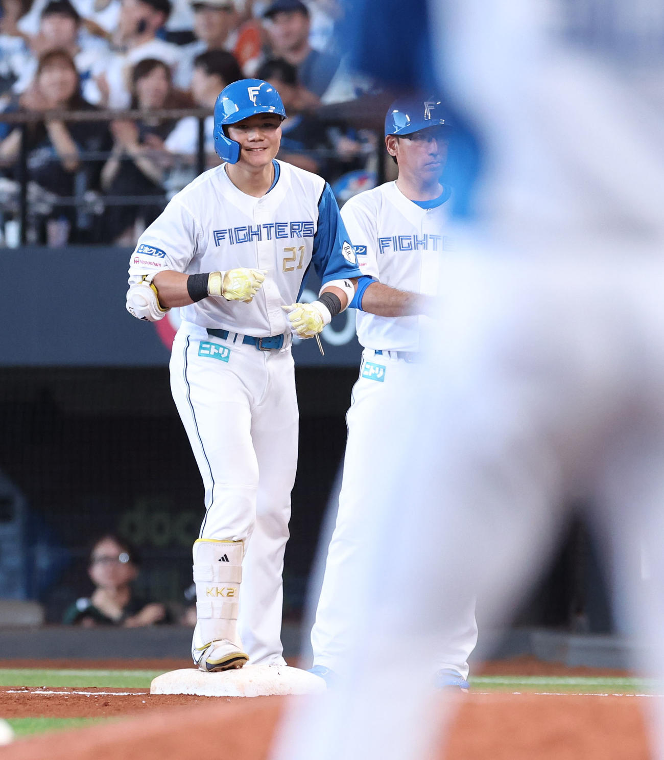 日本ハム対西武　6回裏日本ハム2死満塁、清宮は右前適時打を放ち笑顔を見せる（撮影・佐藤翔太）