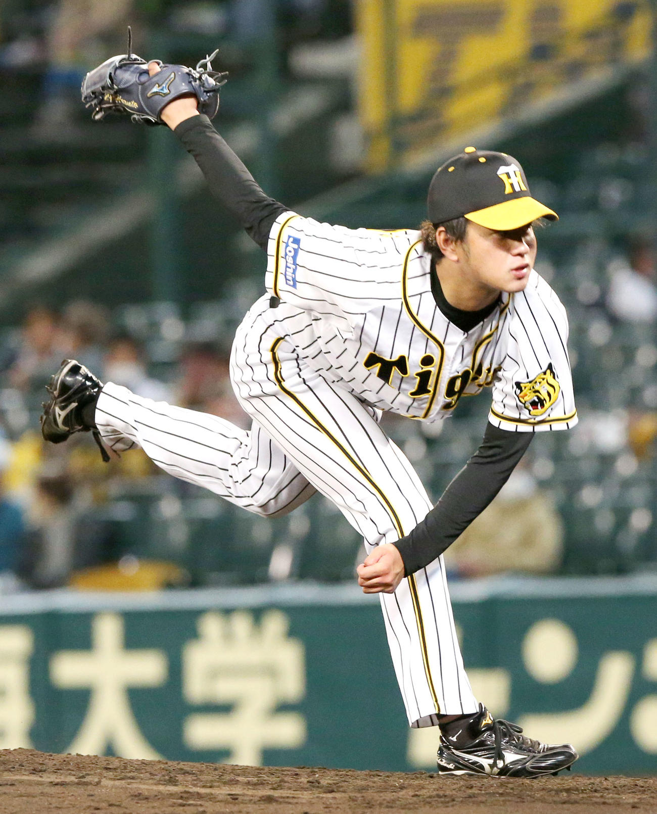 阪神対中日　5回、力投する阪神・高橋遥人（撮影・上山淳一）＝2021年10月21日、甲子園球場