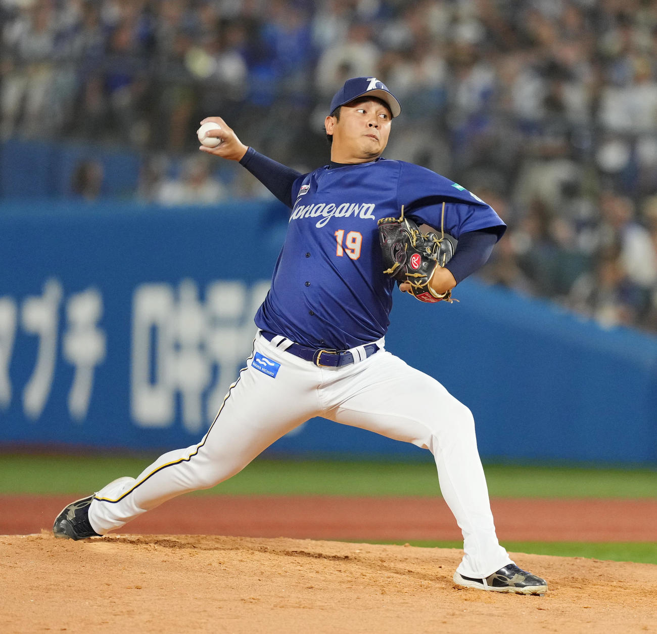 DeNA対ヤクルト　7回、DeNA2番手の山崎康（撮影・菅敏）