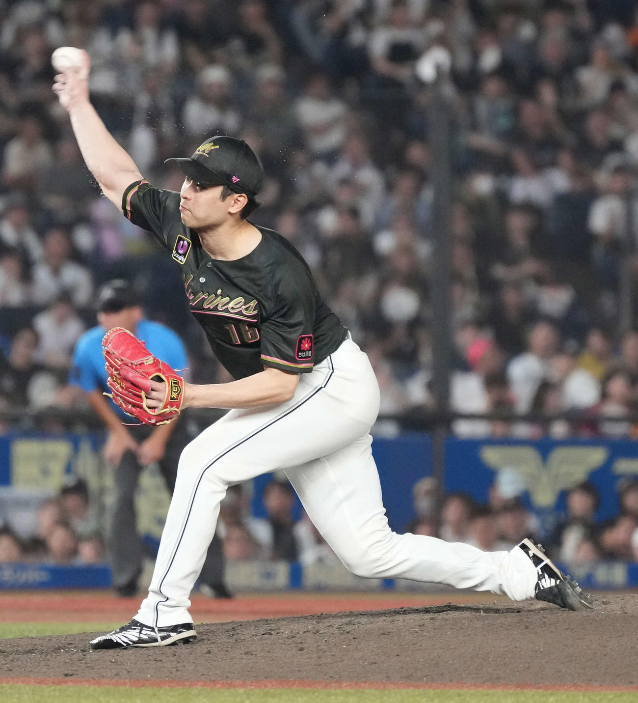 ロッテ対オリックス　ZOZOマリンで初の完投勝利を飾ったロッテ先発の種市（撮影・小沢裕）