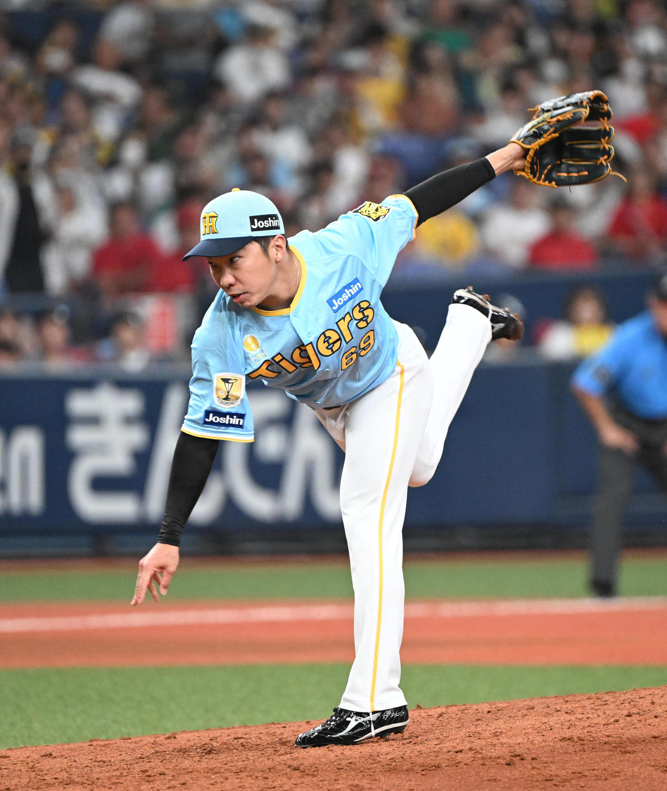 阪神対広島　6回に阪神2番手で登板する石井（撮影・和賀正仁）