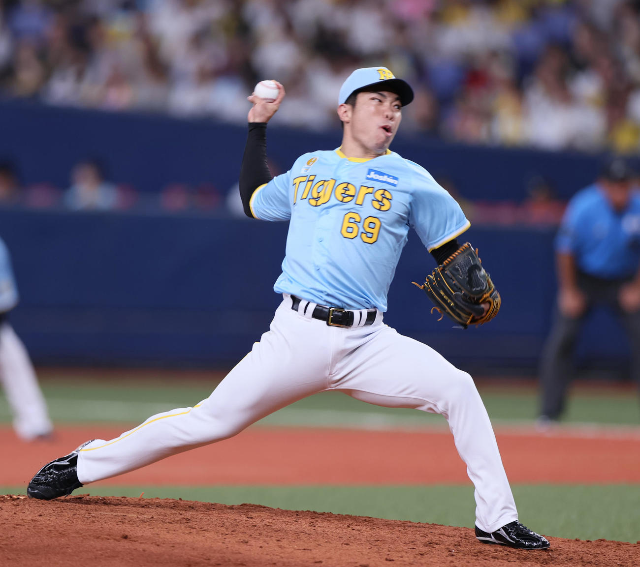 阪神対広島　6回、阪神2番手で登板の石井（撮影・上山淳一）