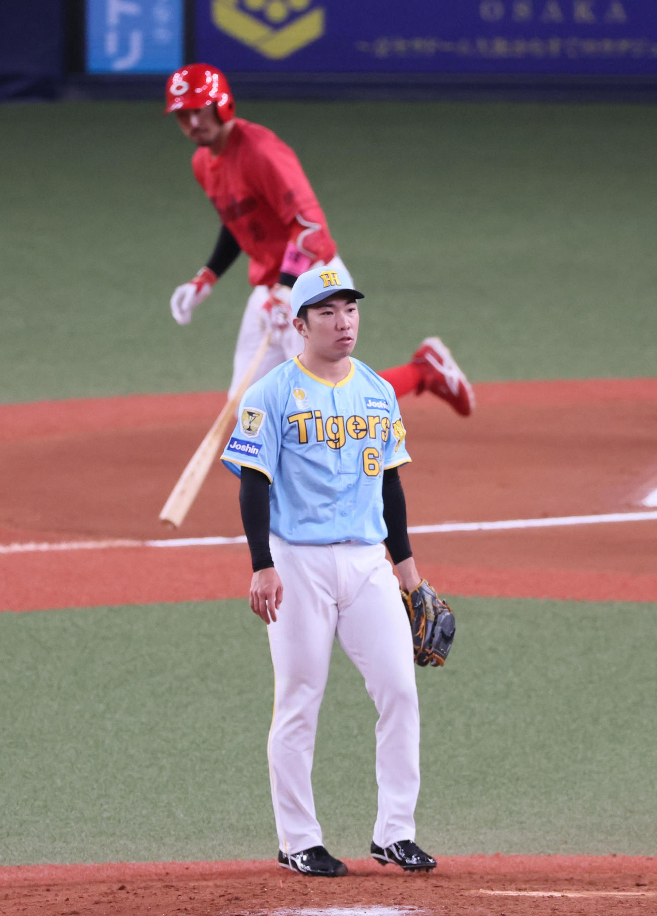阪神対広島　6回表広島2死一塁、石井は菊池を遊飛に打ち取る（撮影・宮崎幸一）