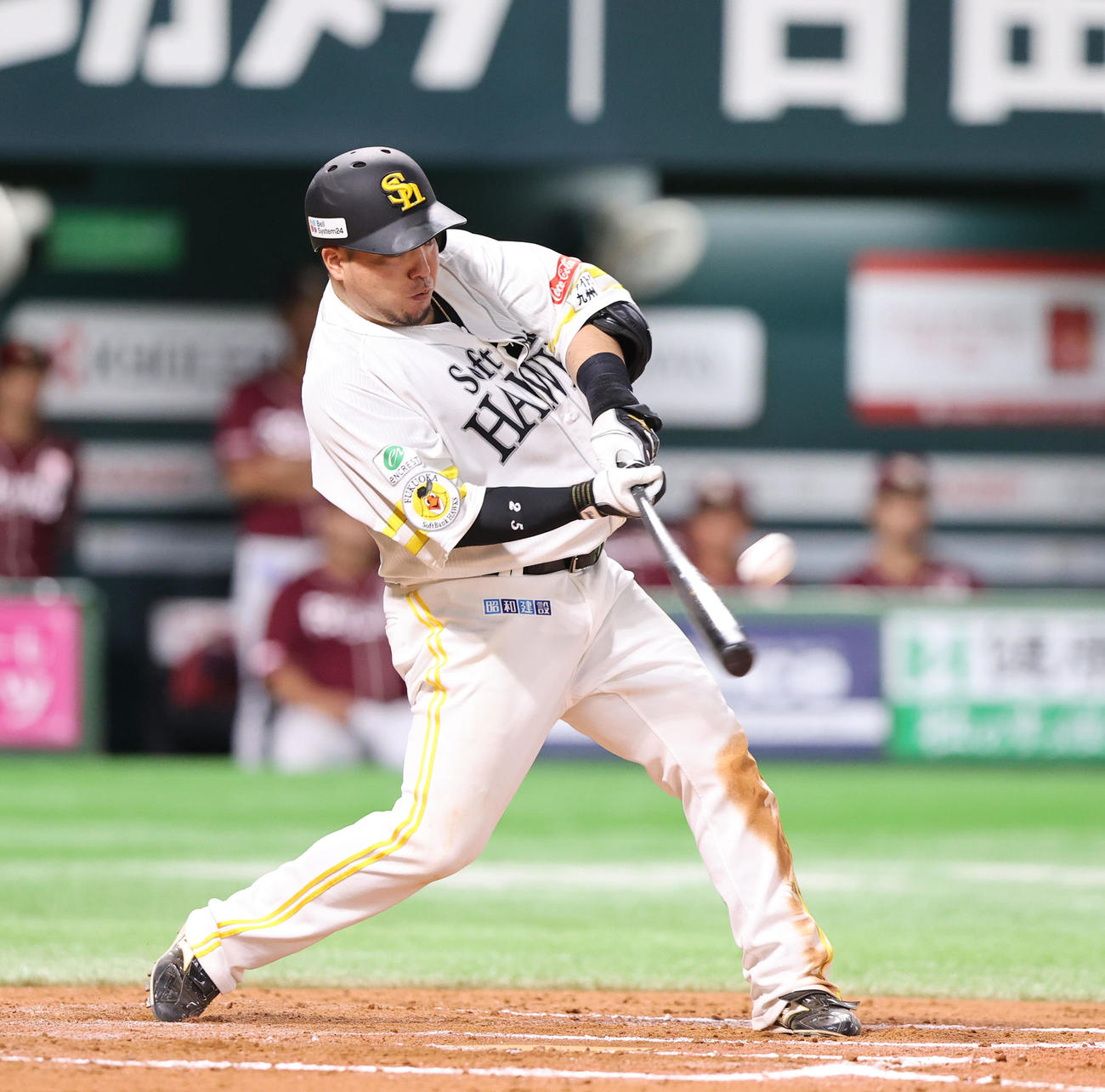 ソフトバンク対楽天　7回裏ソフトバンク1死、山川は左越えに本塁打を放つ（撮影・梅根麻紀）