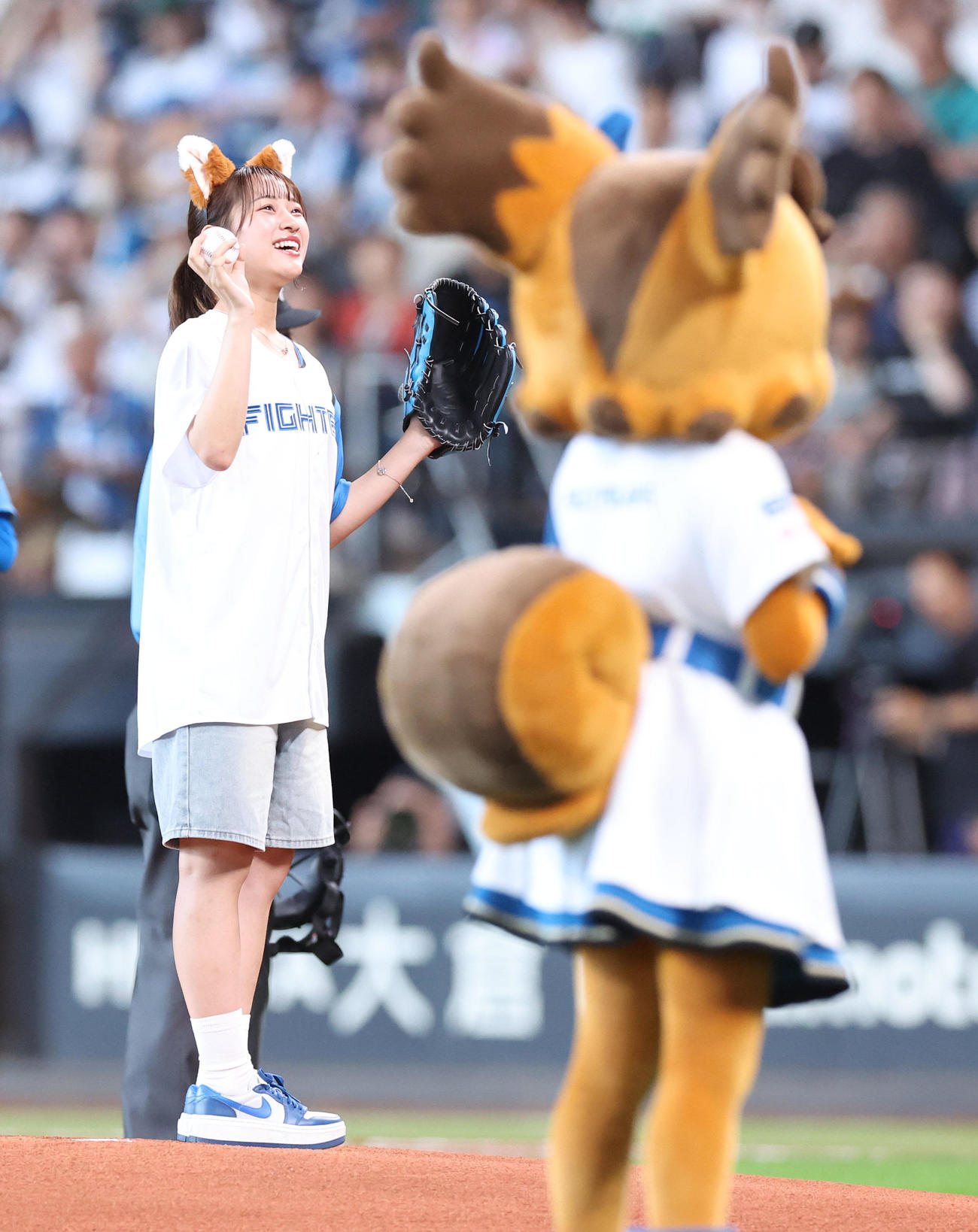 日本ハム対西武　試合前、始球式を務める上ノ堀結愛（撮影・佐藤翔太）