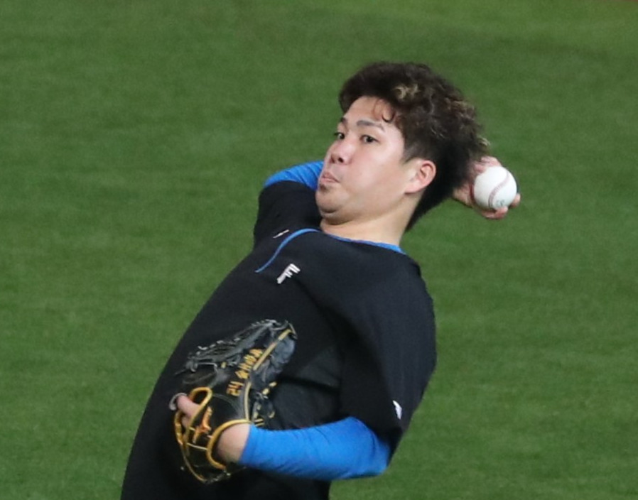 日本ハム対西武　キャッチボールする金村（撮影・黒川智章）