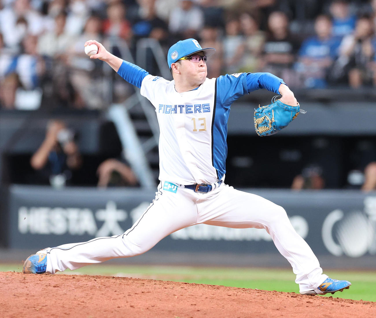 日本ハム対西武　日本ハム4番手の生田目（撮影・佐藤翔太）