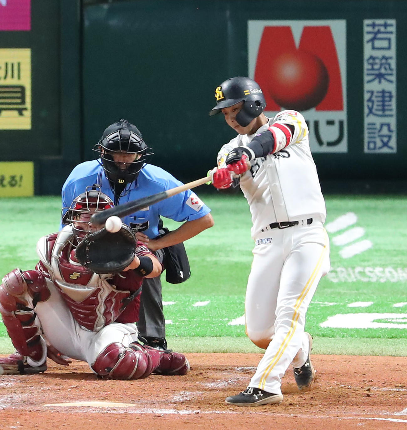 ソフトバンク対楽天　2回裏ソフトバンク無死三塁、今宮は中前適時打を放つ（撮影・鬼束羽瑠菜）