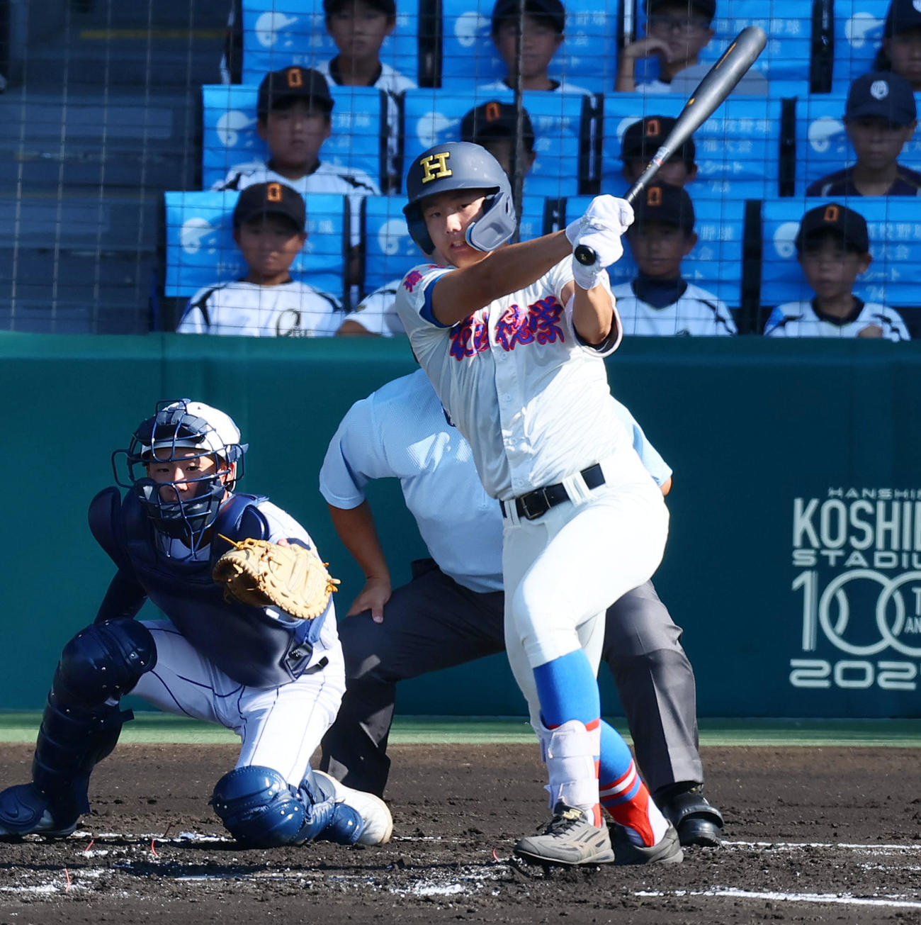 新潟産大戦で左前打を放つ花咲徳栄・石塚裕惺（2024年8月9日撮影）