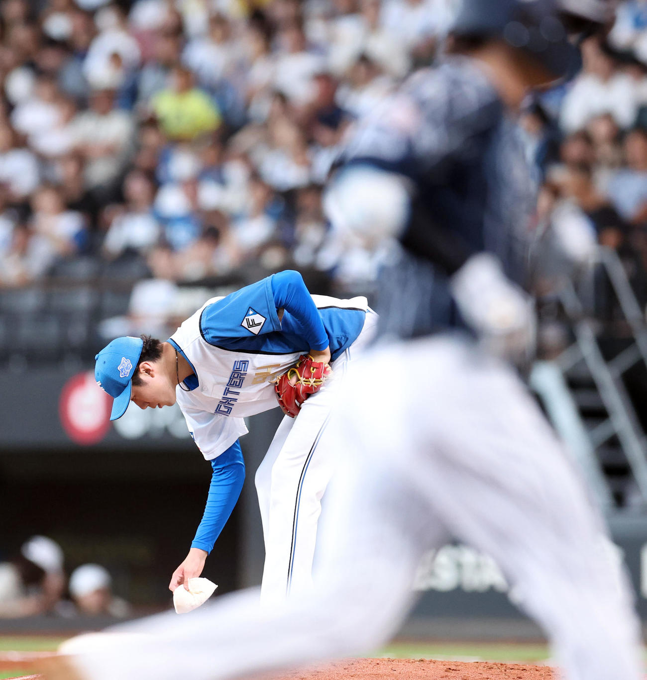 日本ハム対西武　7回表西武無死、西川に右越え本塁打を浴びる福島（撮影・佐藤翔太）