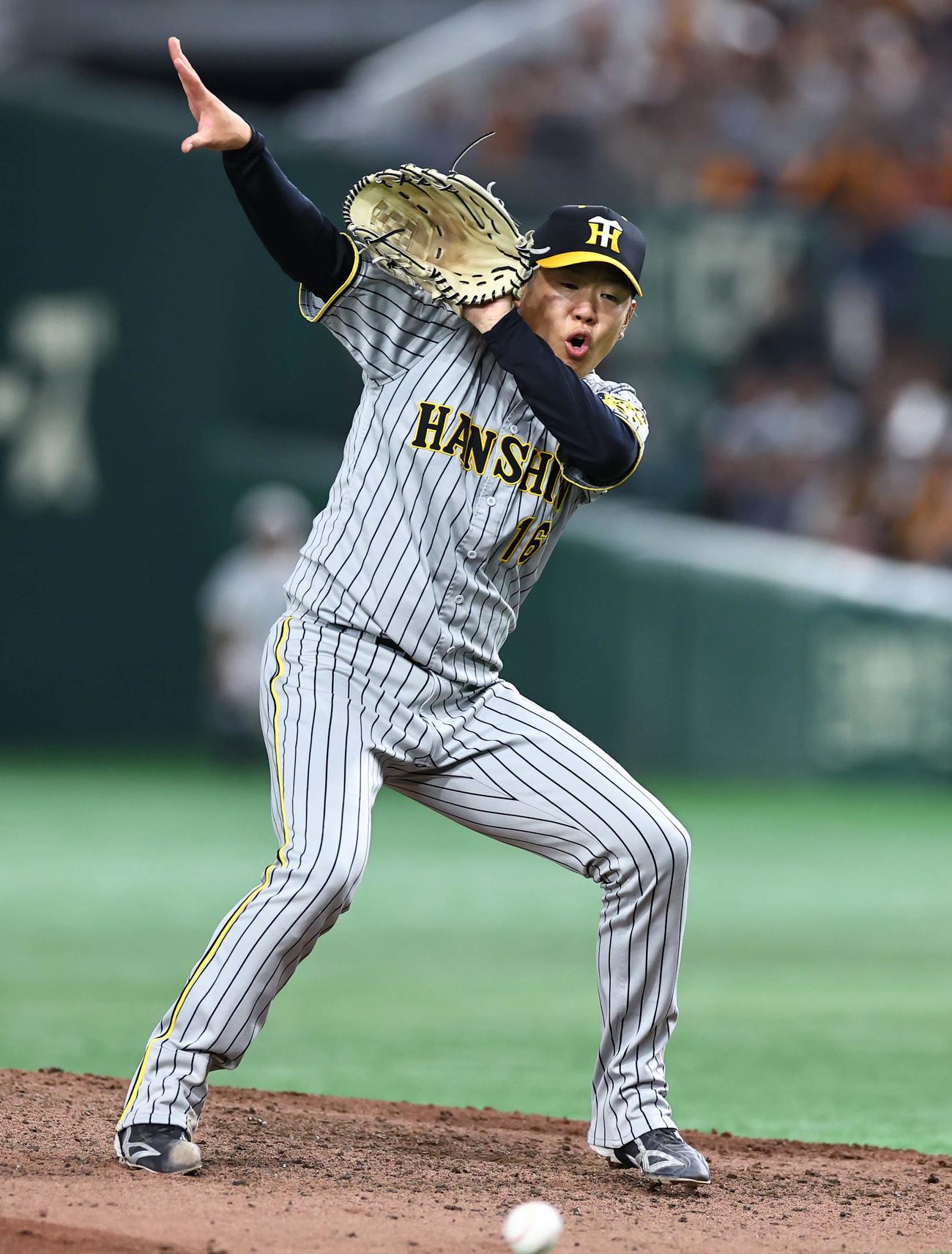巨人対阪神　6回裏巨人2死二塁、西勇は坂本を遊ゴロに打ち取る（撮影・上田博志）