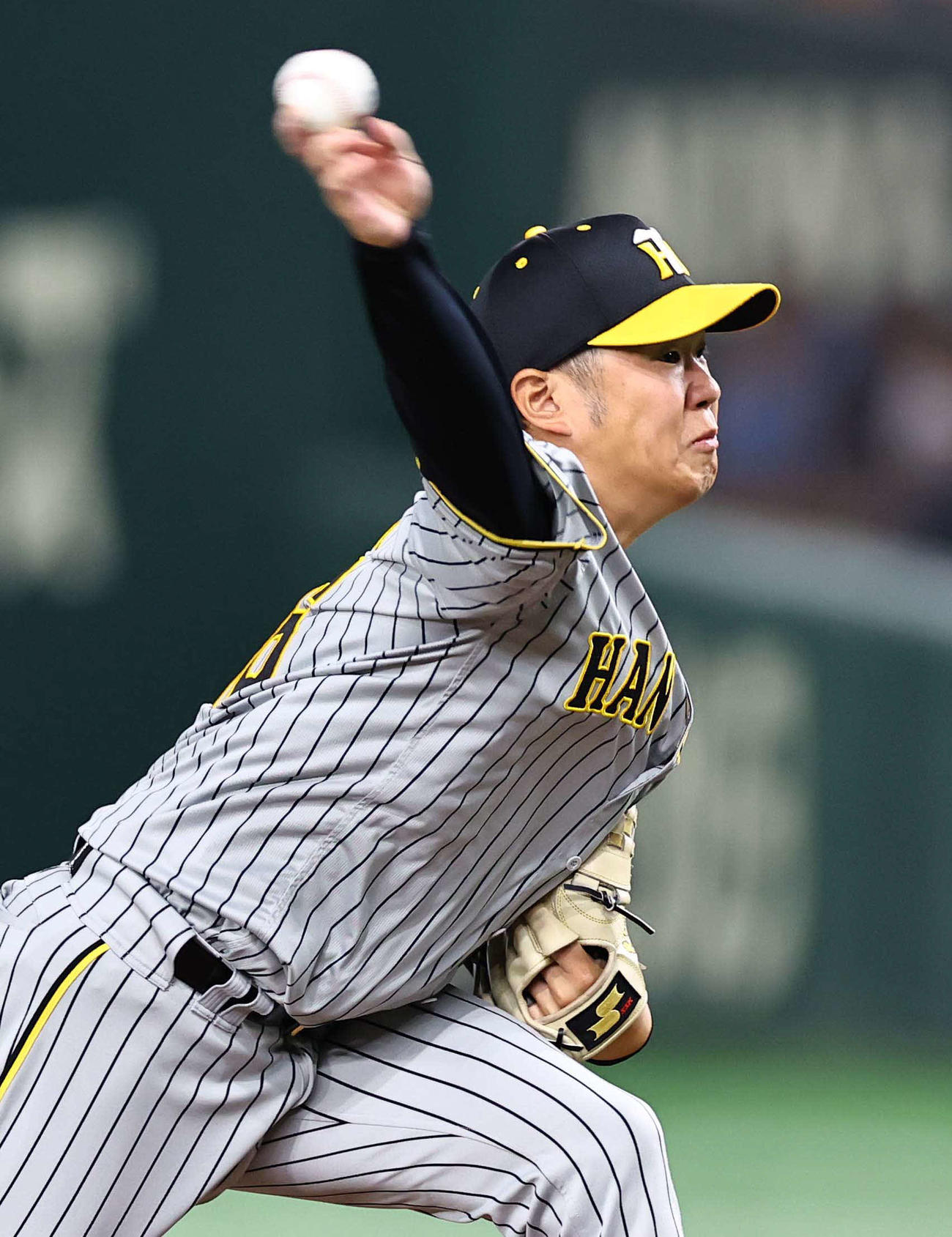 巨人対阪神　力投する阪神先発の西勇（撮影・上田博志）