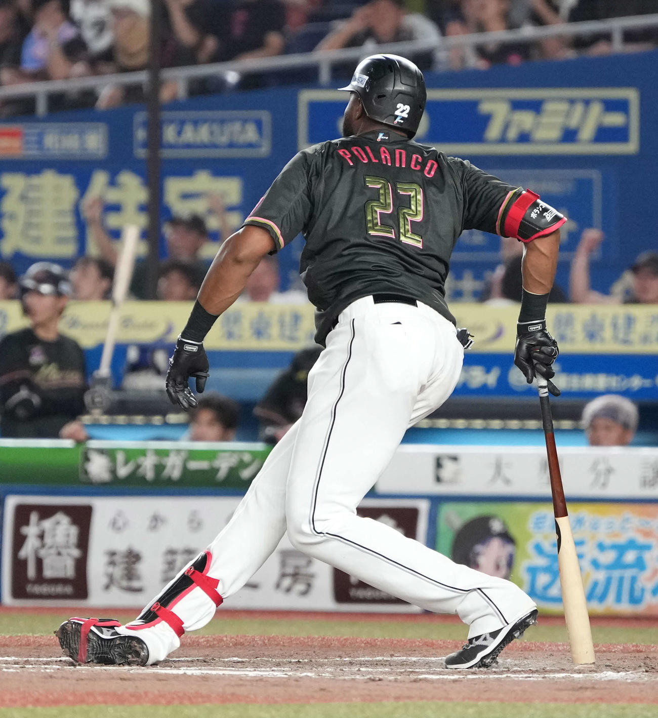ロッテ対オリックス　7回裏ロッテ2死二、三塁、ポランコは空振り三振に倒れる（撮影・小沢裕）