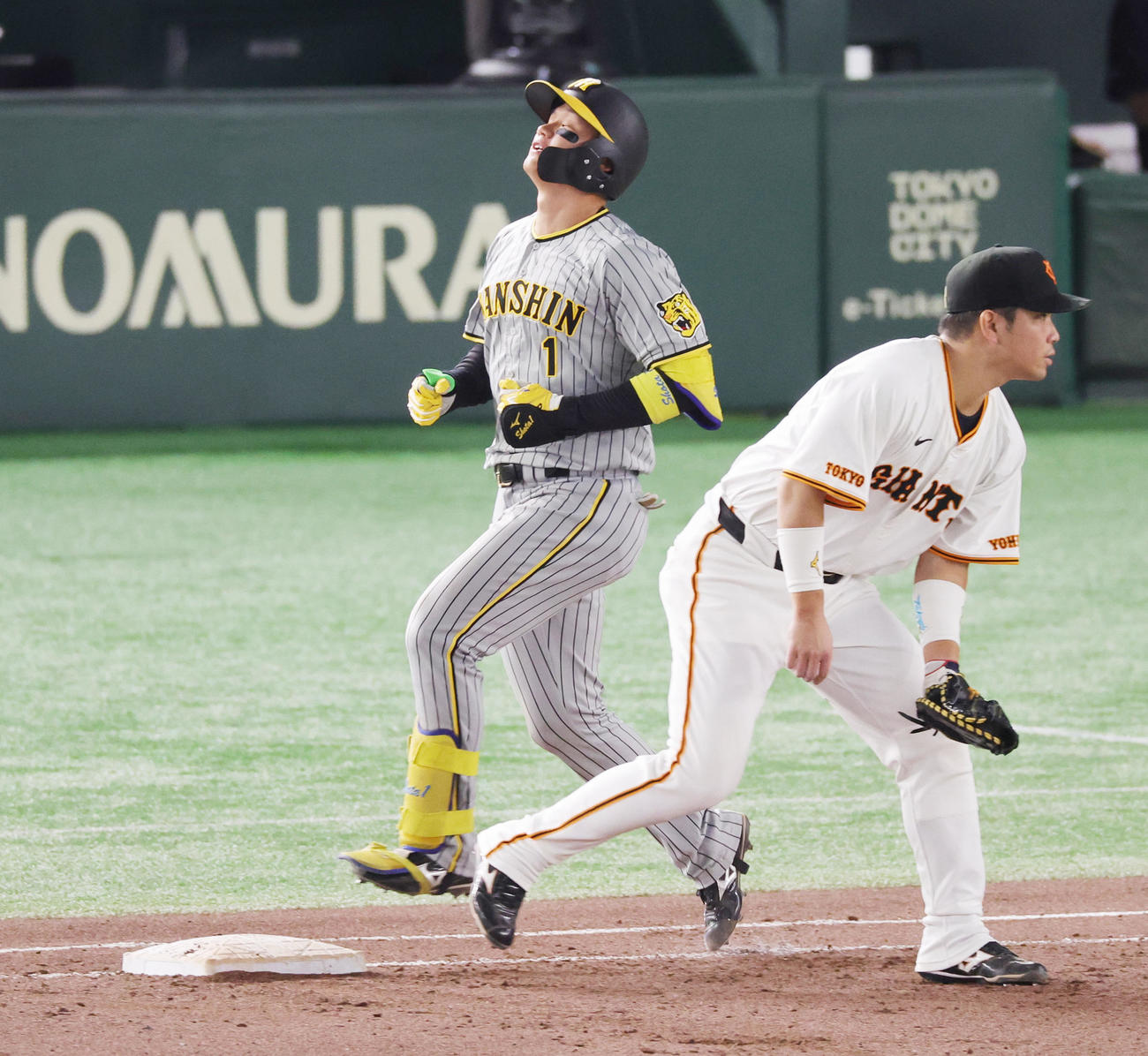巨人対阪神　6回表阪神1死一塁、投ゴロ併殺に倒れる森下（撮影・野上伸悟）