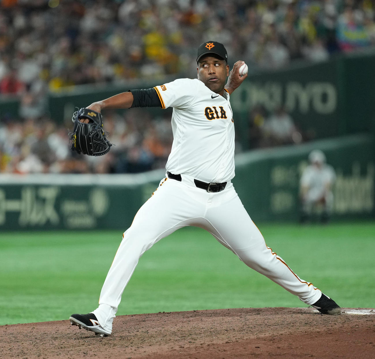 巨人対阪神　8回途中、巨人4番手のバルドナード（撮影・菅敏）