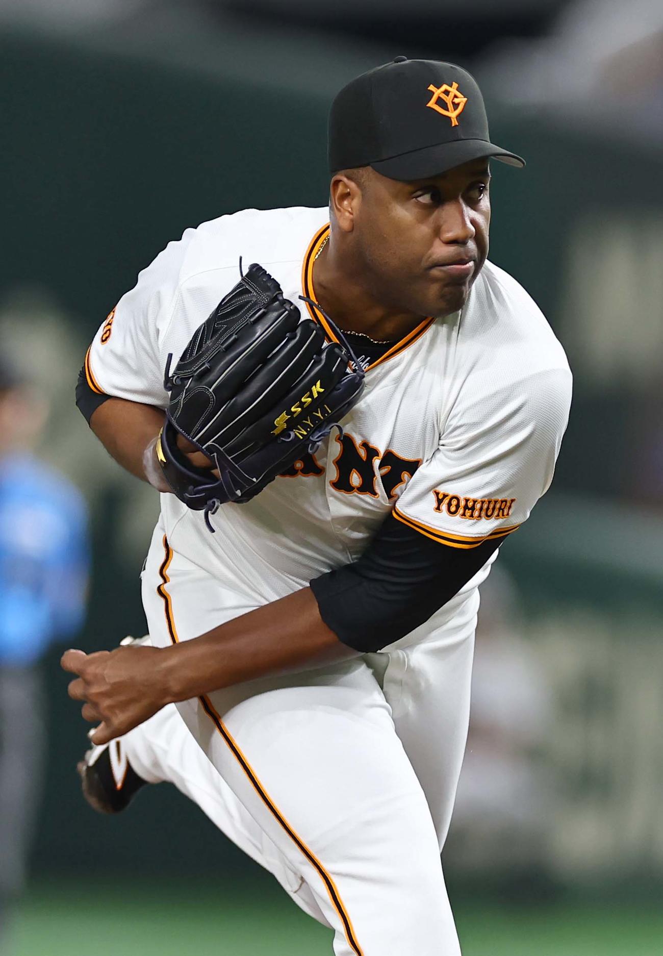 巨人対阪神　巨人4番手のバルドナード（撮影・上田博志）