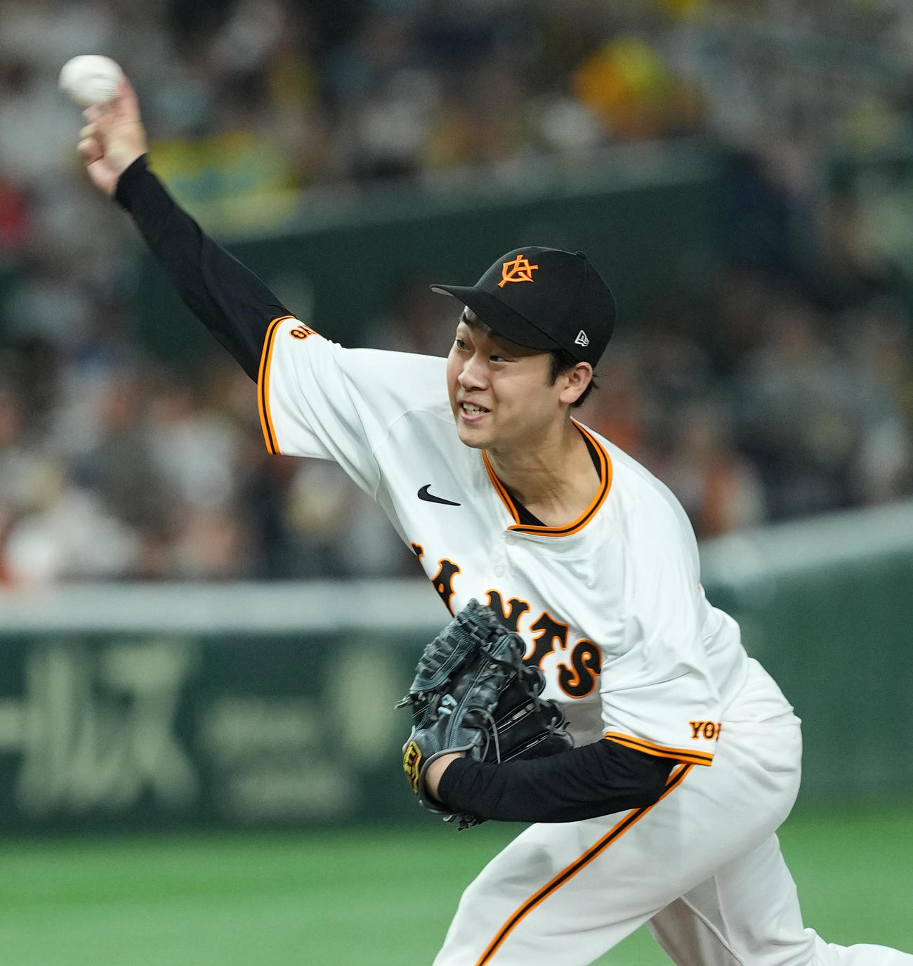 巨人対阪神　力投する巨人先発の山崎伊（撮影・菅敏）