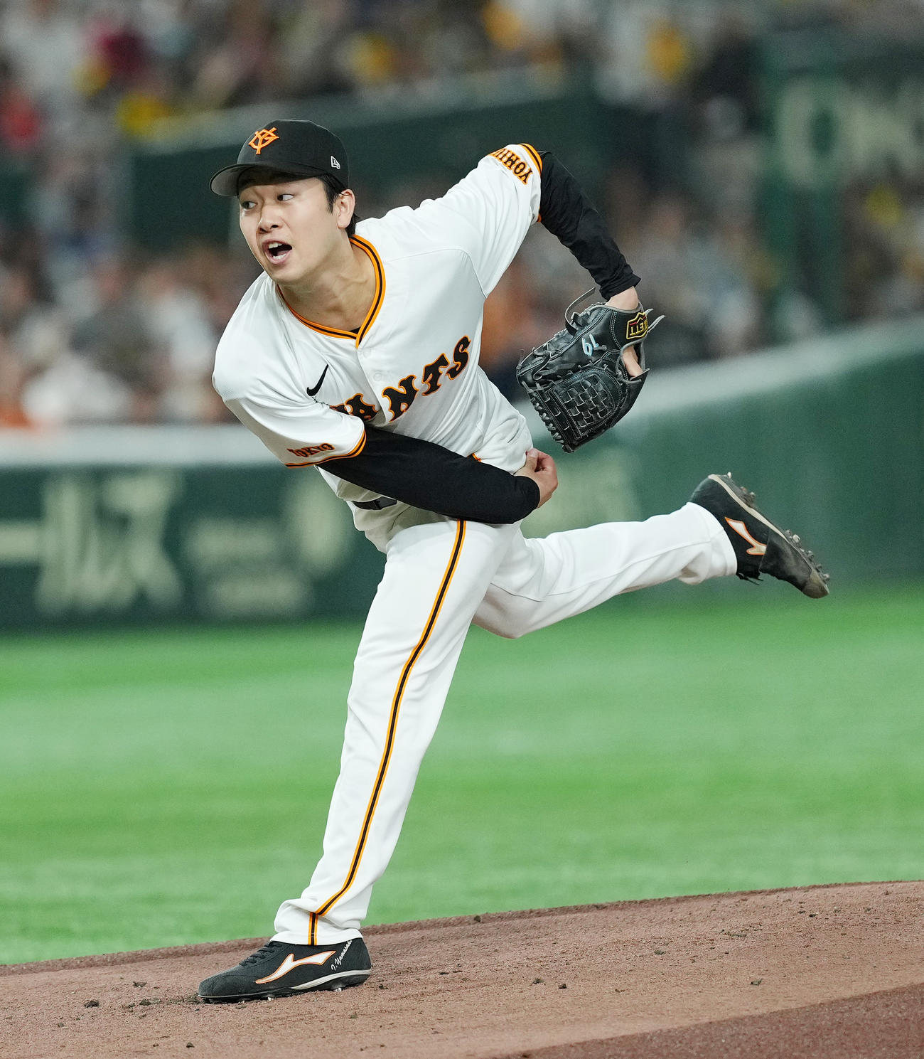 巨人対阪神　巨人先発の山崎伊（撮影・菅敏）