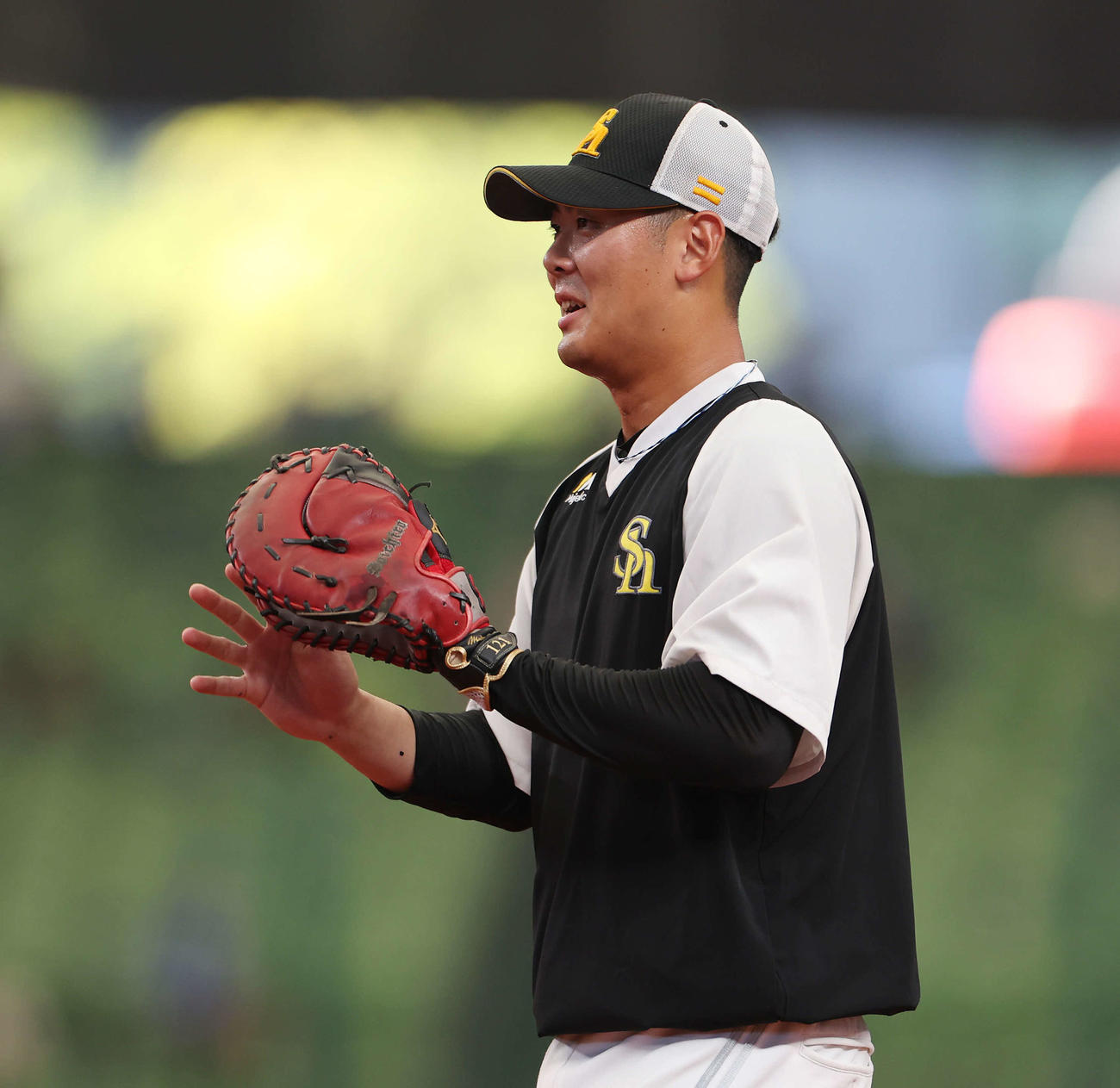 西武対ソフトバンク　試合前練習に臨むソフトバンク石塚（撮影・宮地輝）