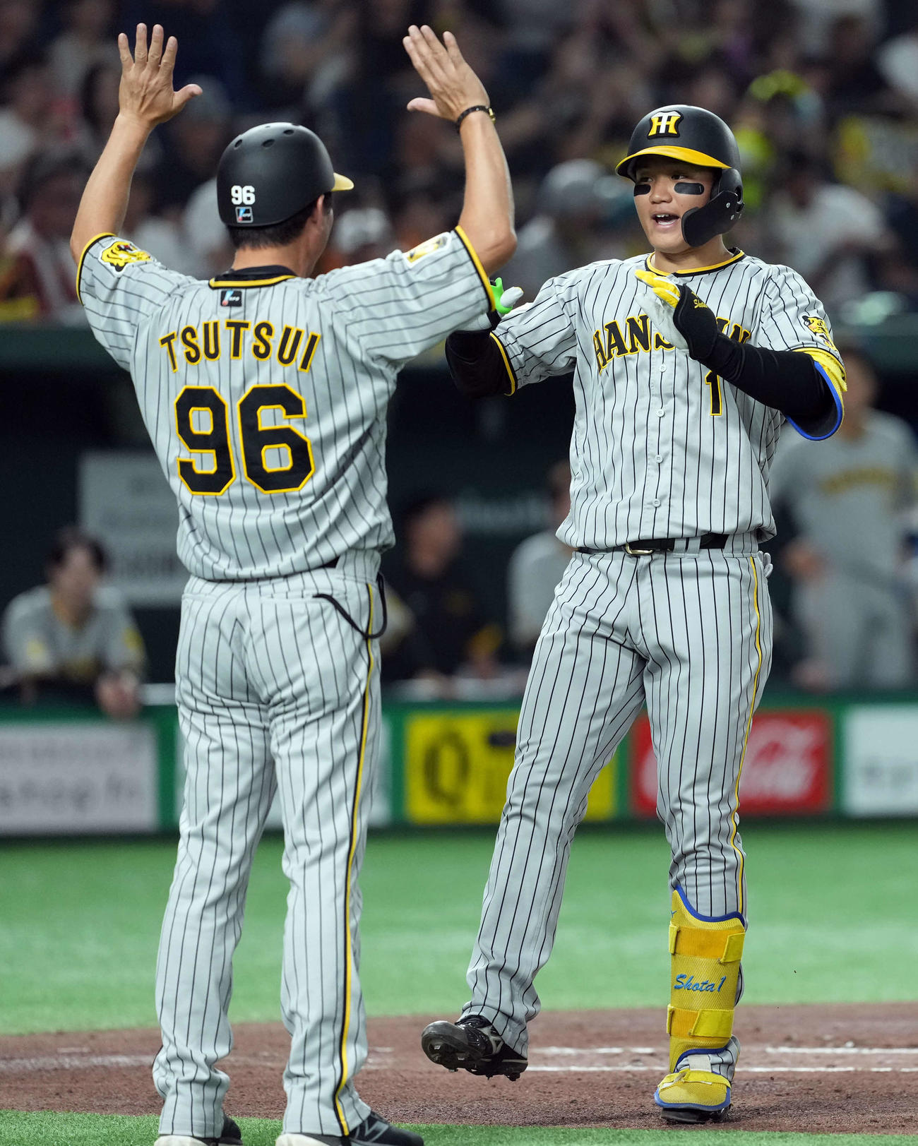 巨人対阪神　1回表阪神2死二塁、左中間に2点本塁打を放った森下（撮影・たえ見朱実）