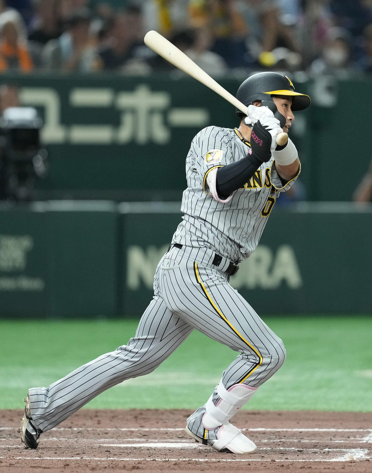 巨人対阪神　4回表阪神2死満塁、3点適時二塁打を放つ木浪（撮影・たえ見朱実）