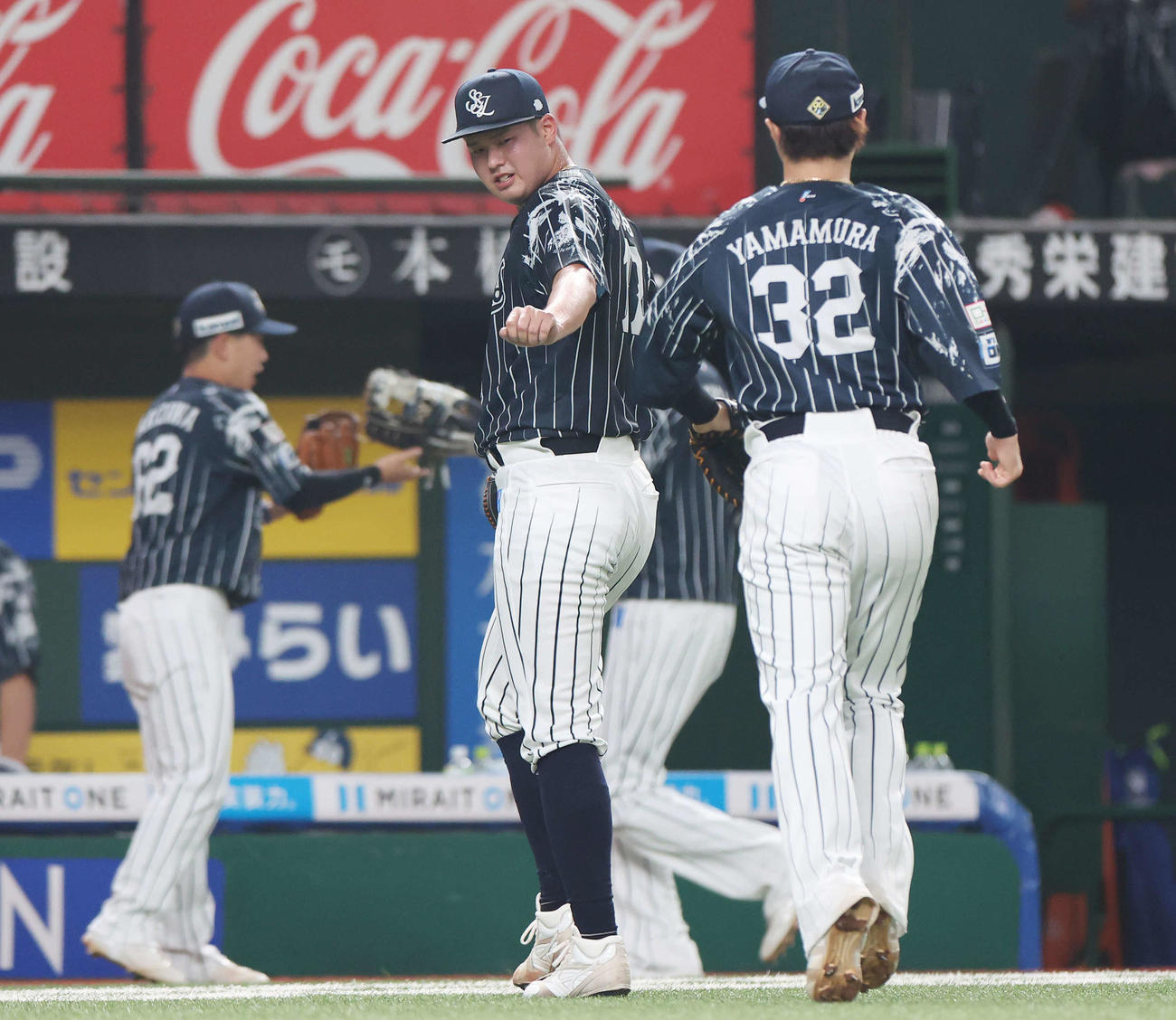 西武対ソフトバンク　1回表を無失点に抑えた西武渡辺（撮影・宮地輝）