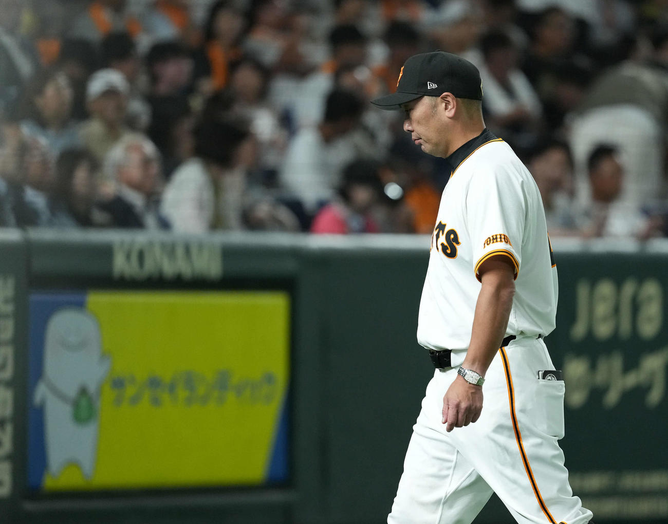 巨人対阪神　阪神に負けを喫した巨人阿部監督（撮影・たえ見朱実）