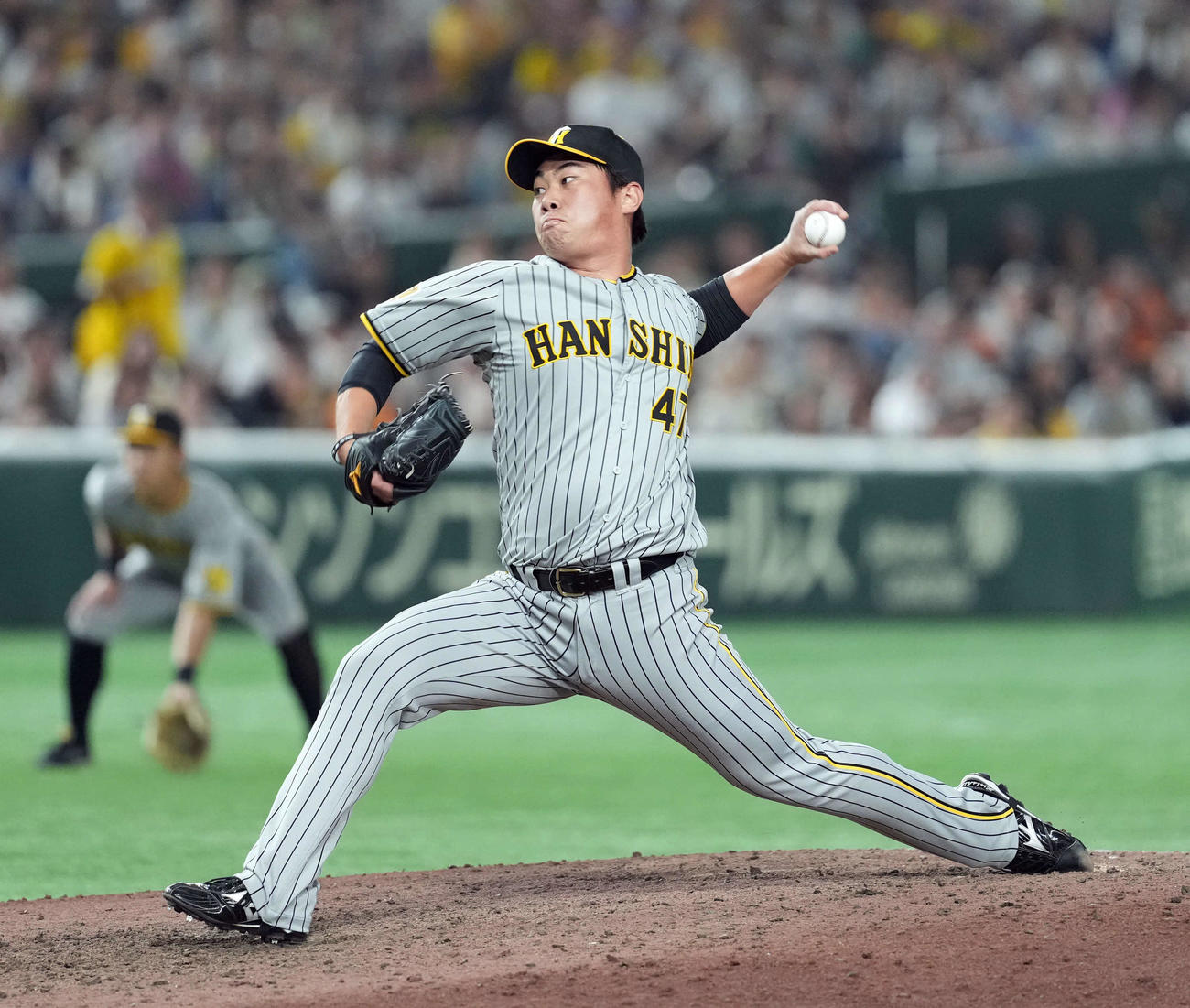 巨人対阪神　8回からマウンドに上がった阪神桐敷（撮影・たえ見朱実）